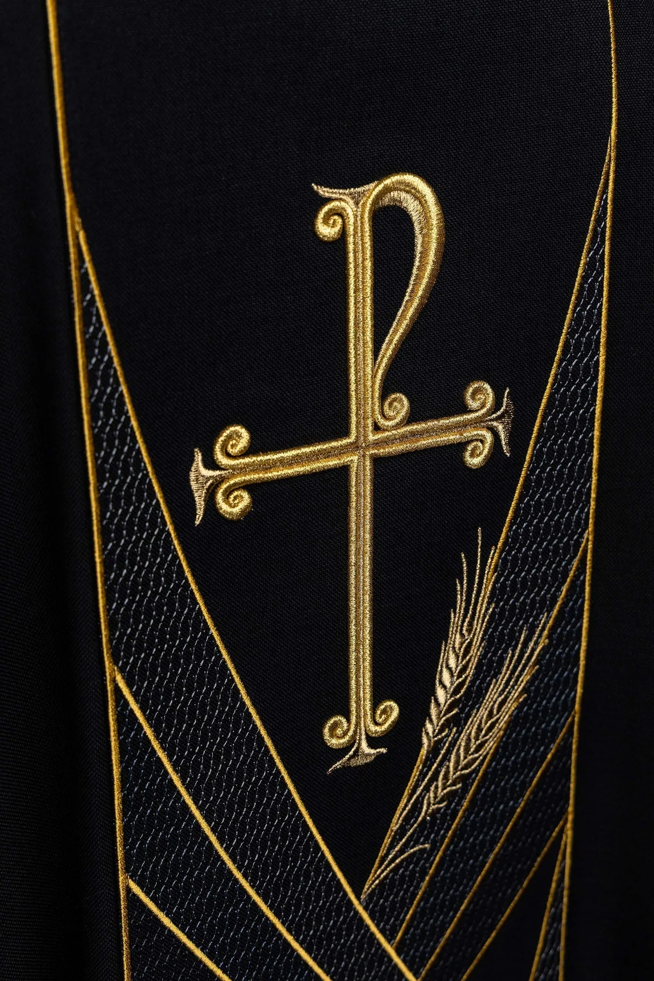 Black chasuble with an embroidered PAX band - Image 3