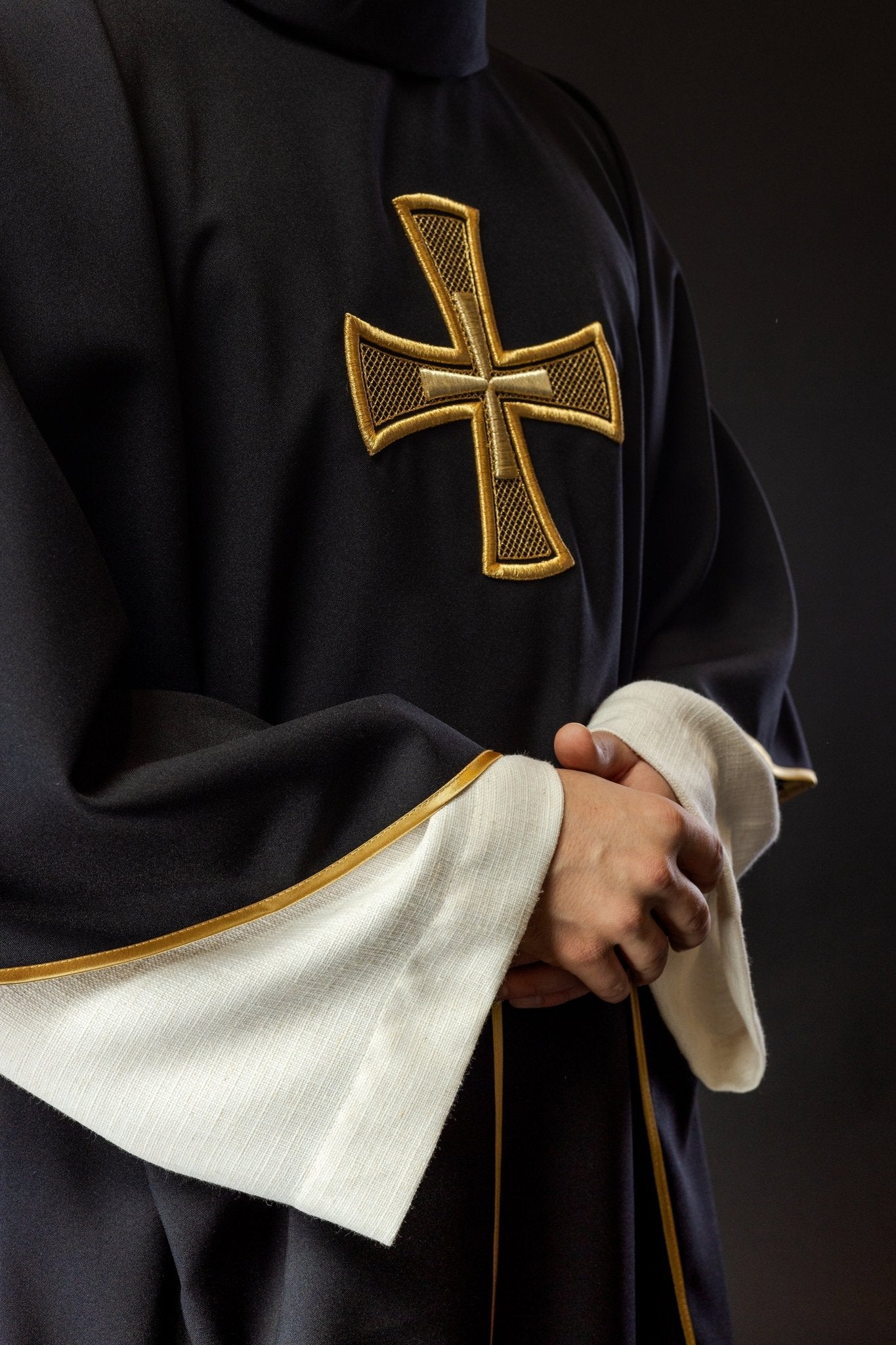 Black chasuble with gold cross - Image 4