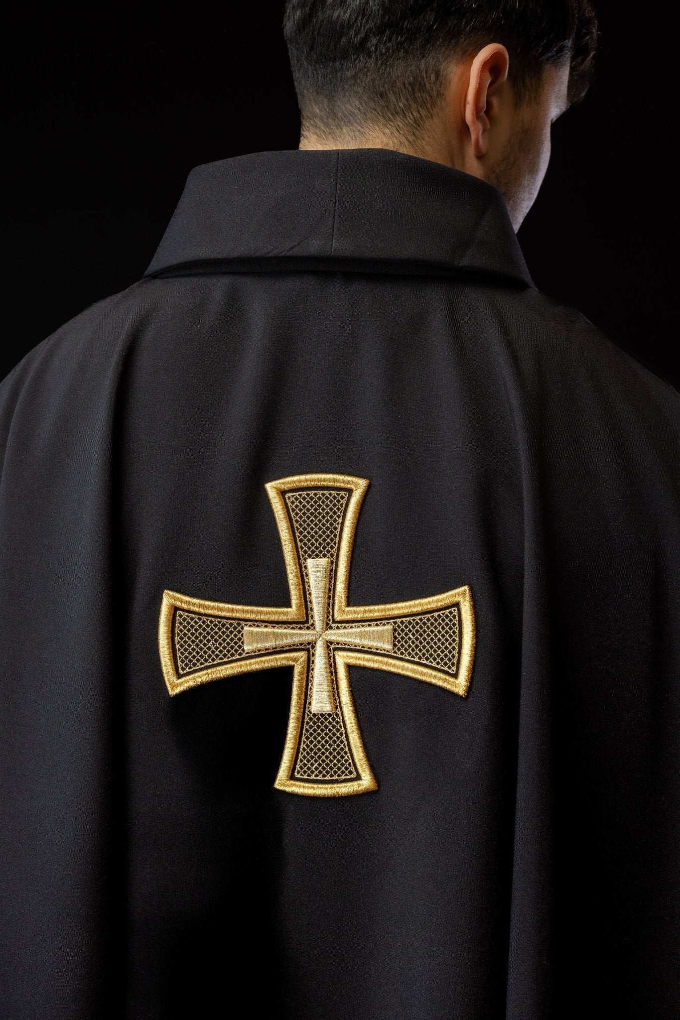 Black chasuble with gold cross - Image 5
