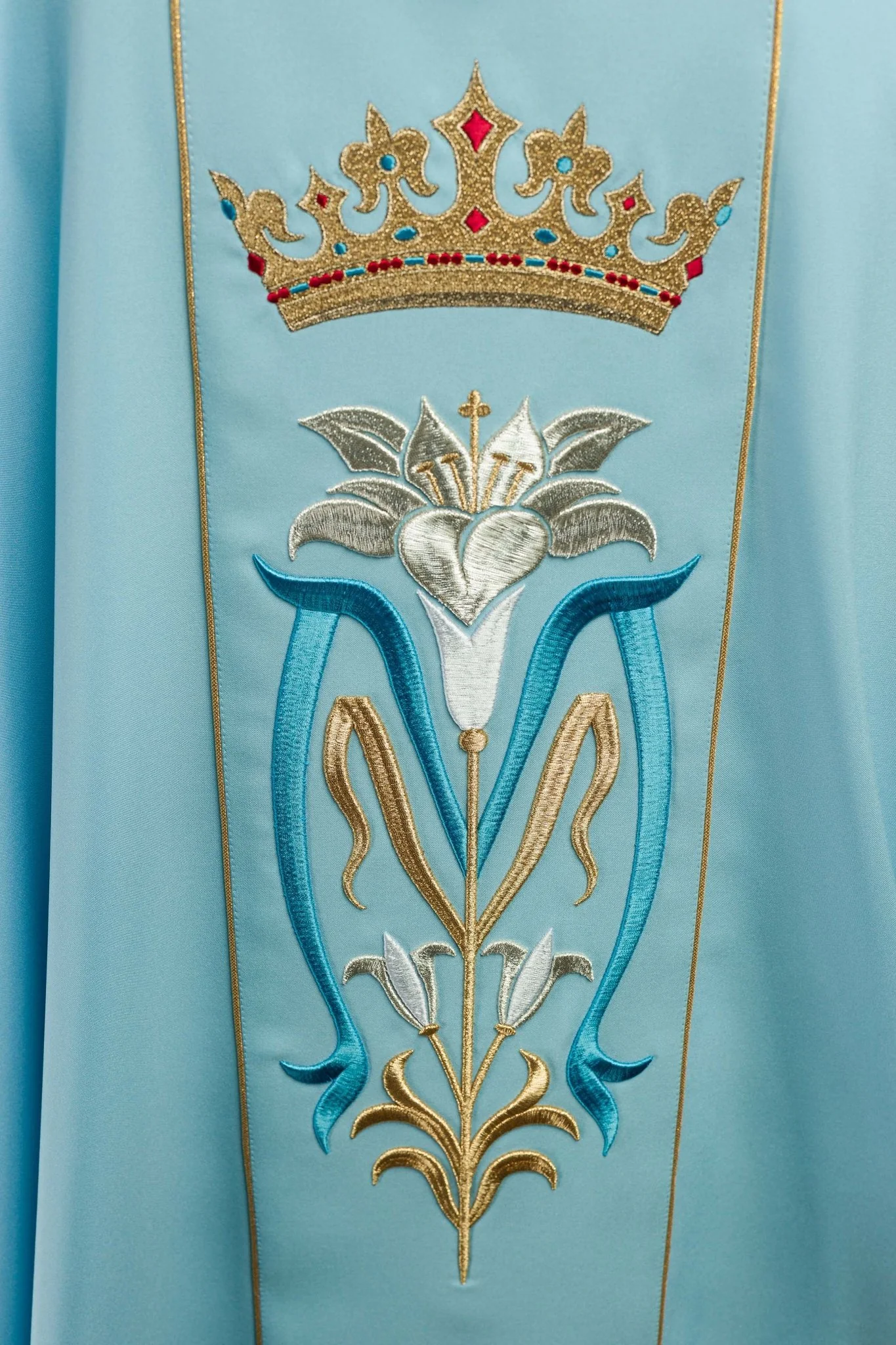 Blue liturgical Marian chasuble embroidered with a crown - Image 3