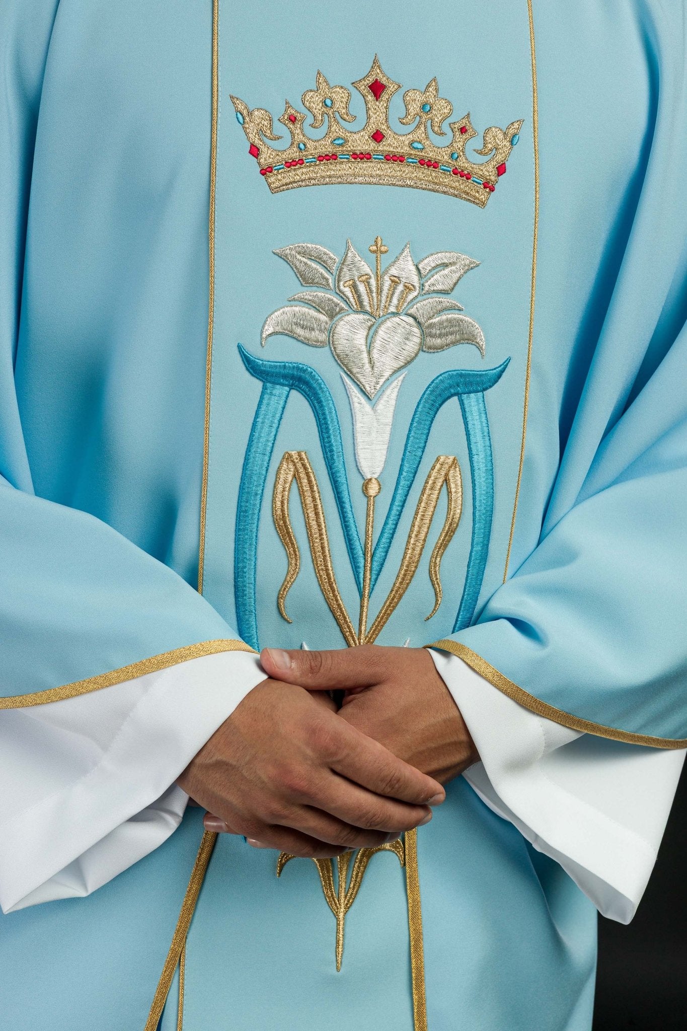 Blue liturgical Marian chasuble embroidered with a crown - Image 4
