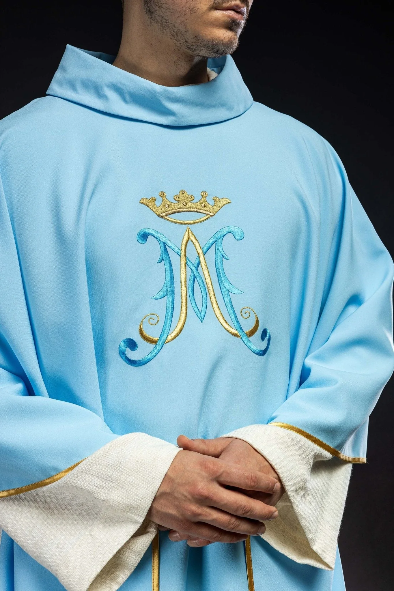 Blue chasuble embroidered with a Marian motif - Image 3