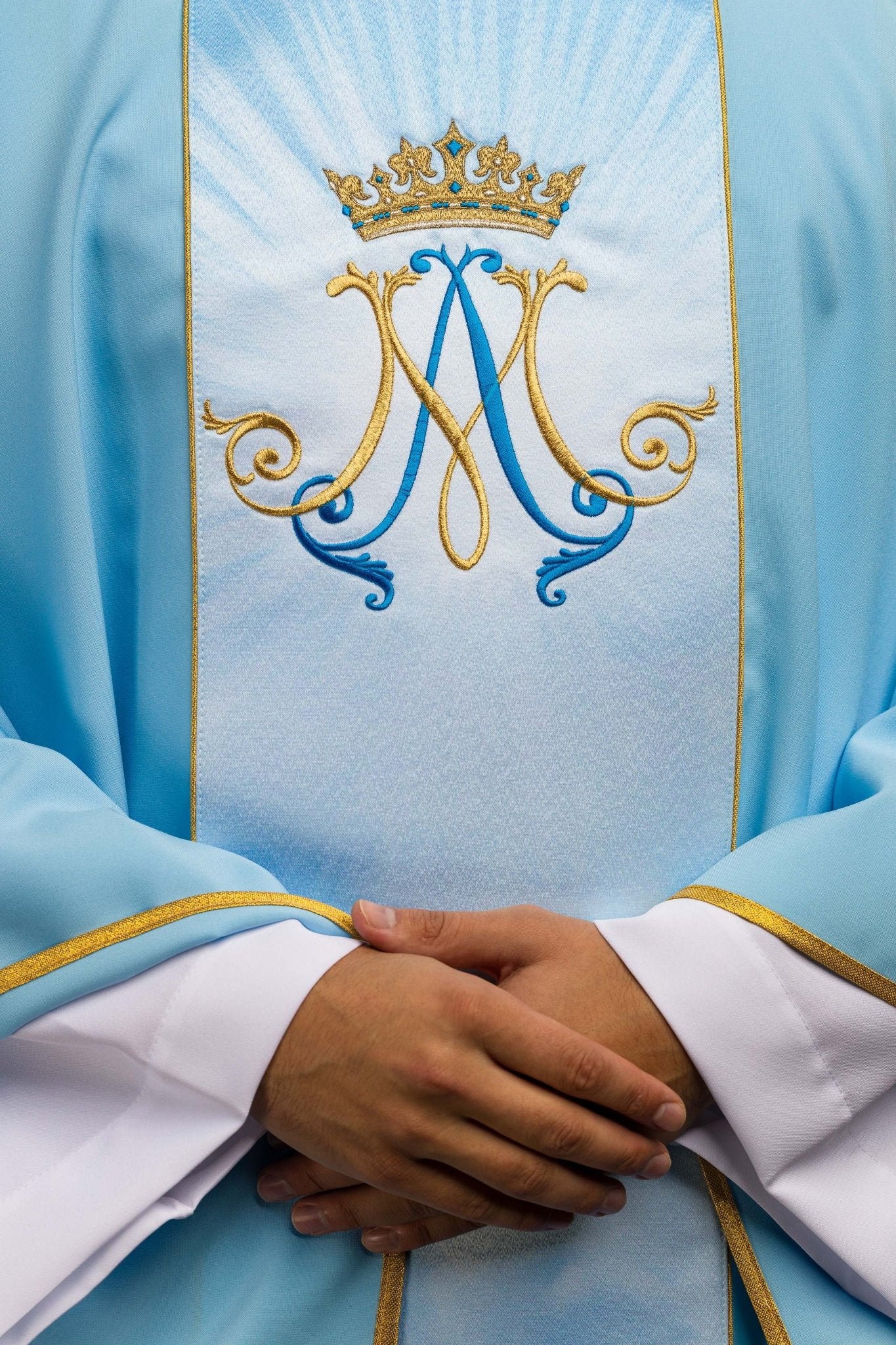 Blue Marian liturgical chasuble with sublimated and embroidered belt - Image 3