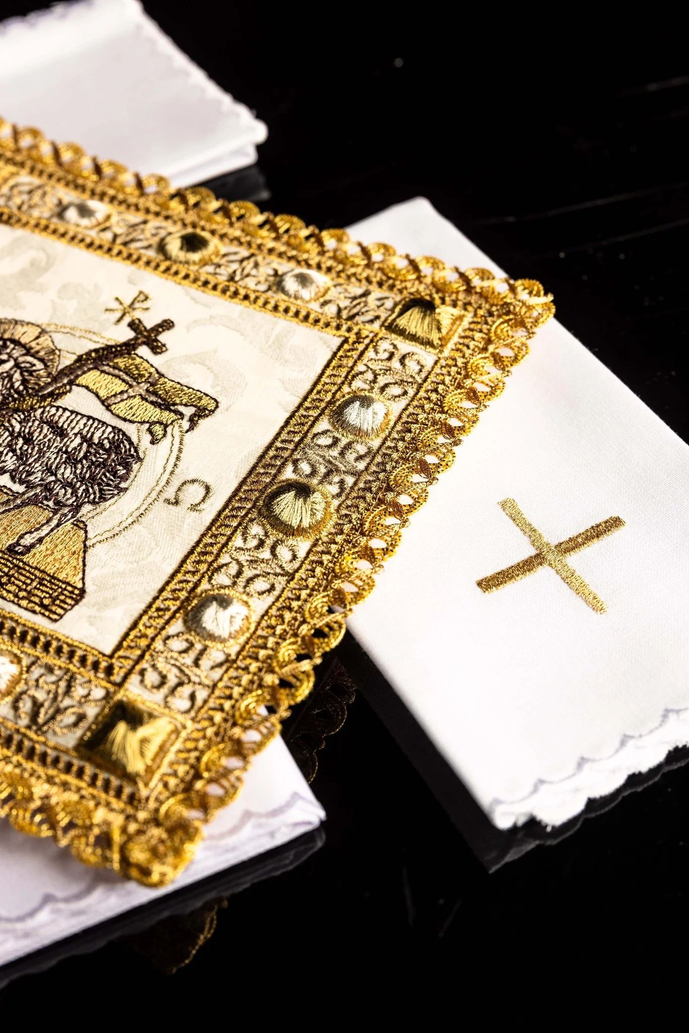 Chalice linen for Easter with the Easter Lamb - Image 5