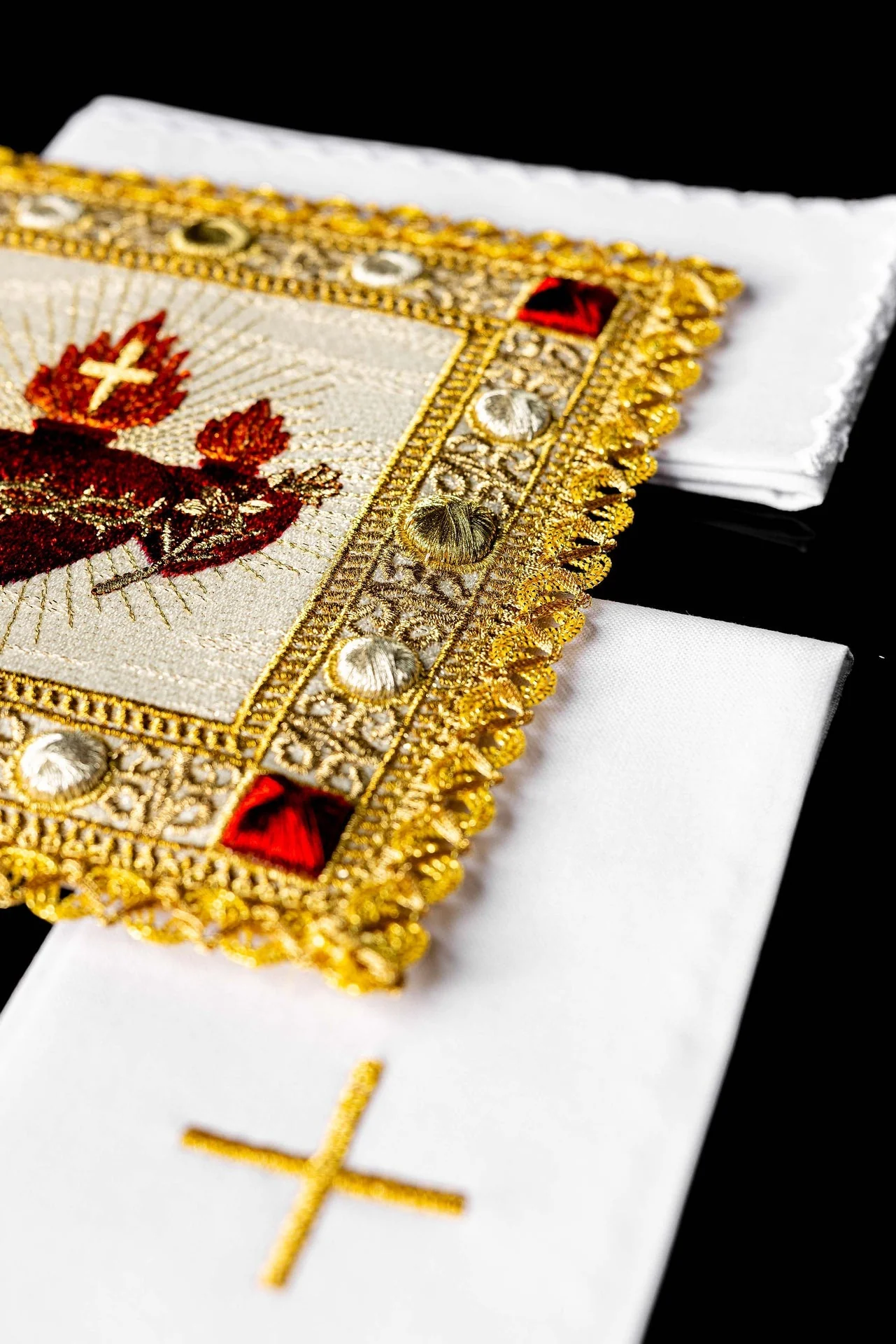 Chalice linen set with embroidery of the Three Hearts - Image 5