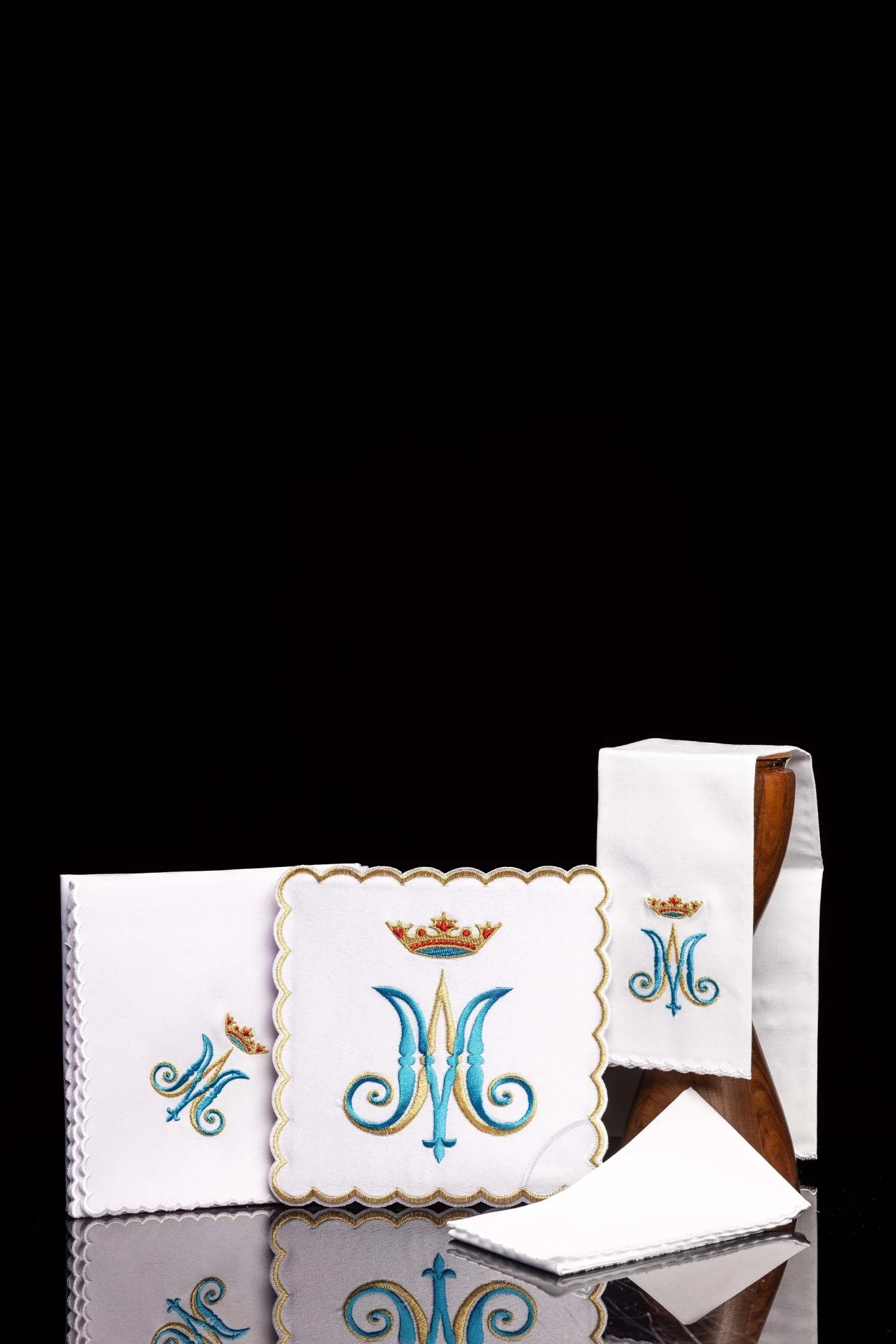 Chalice Linens Embroidered with blue and gold Marian Motif