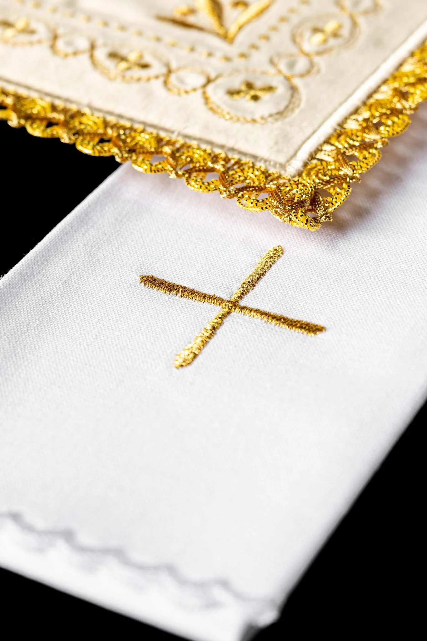 Chalice linens made of velvet in ecru with cross embroidery - Image 3