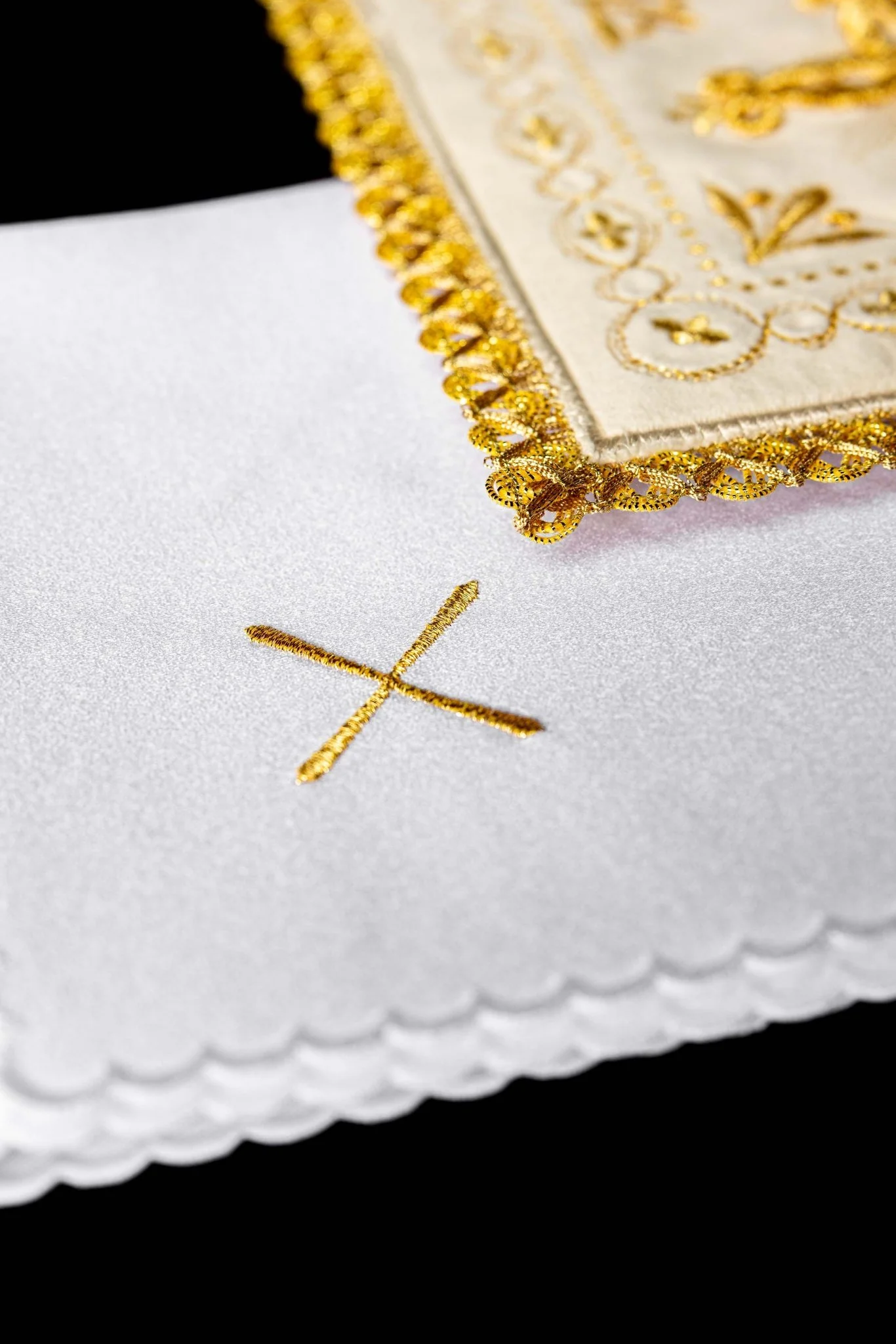 Chalice linens made of velvet in ecru with cross embroidery - Image 5