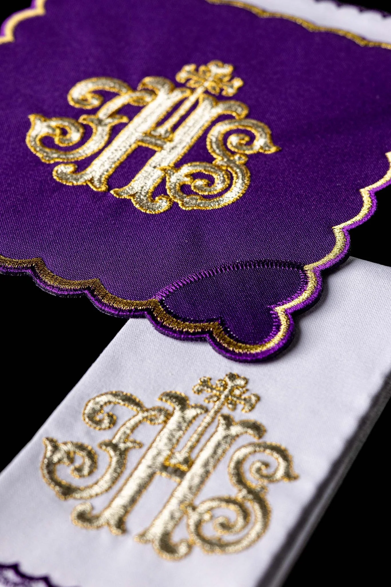 Chalice Linens set in Purple with IHS - Image 5