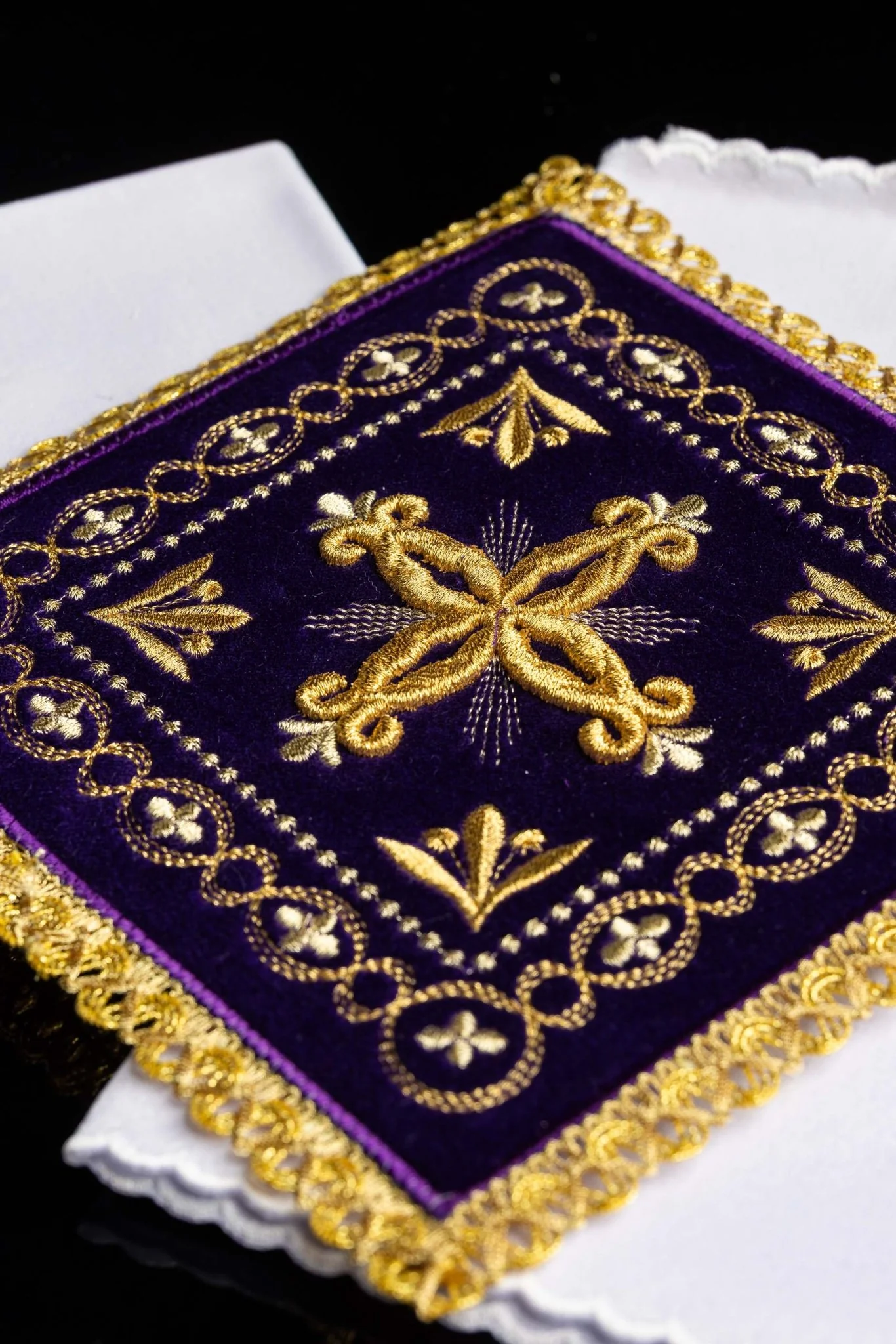 Chalice linens set made of purple velvet with golden cross - Image 6