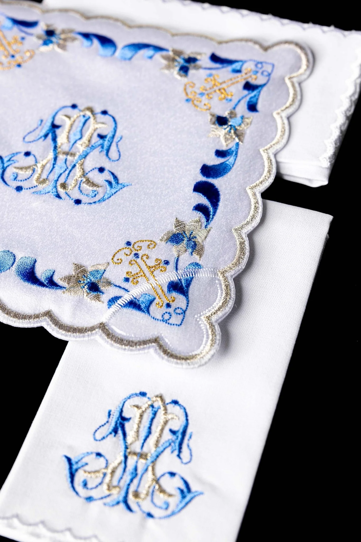 Chalice Linens with Blue Trim and Marian Embroidery - Image 4
