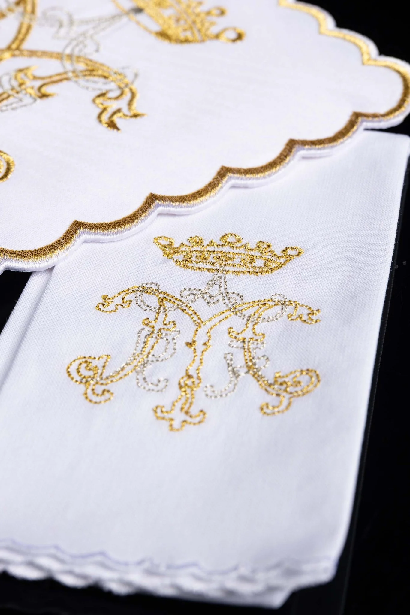 Chalice Linens with gold Marian symbol - Image 5