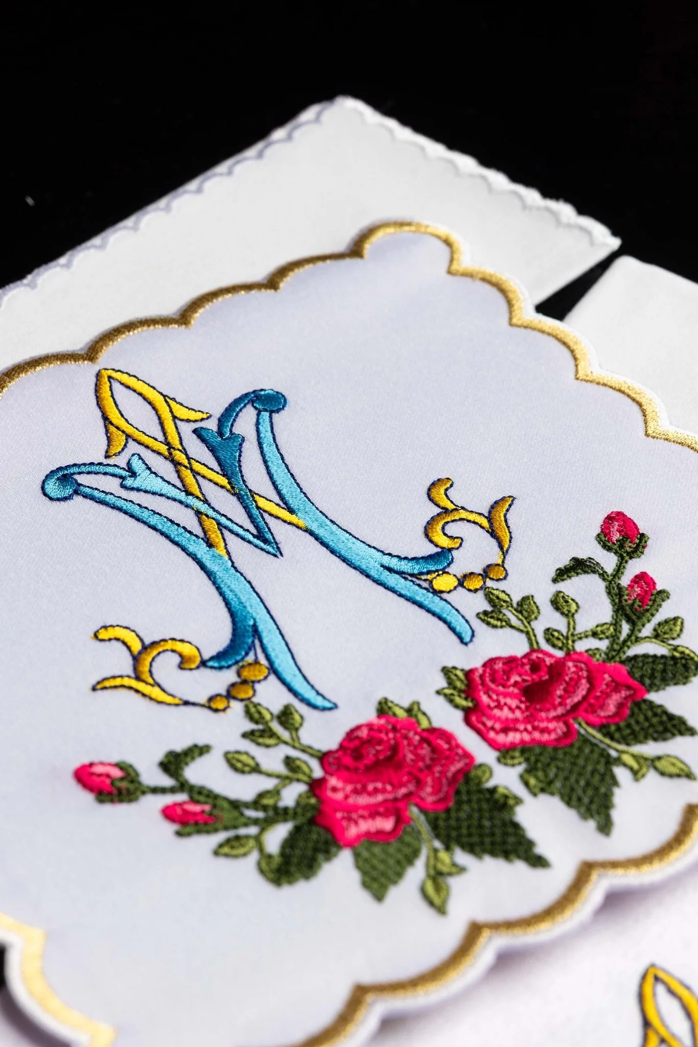 Chalice Linens with red and blue Marian Embroidery - Image 4