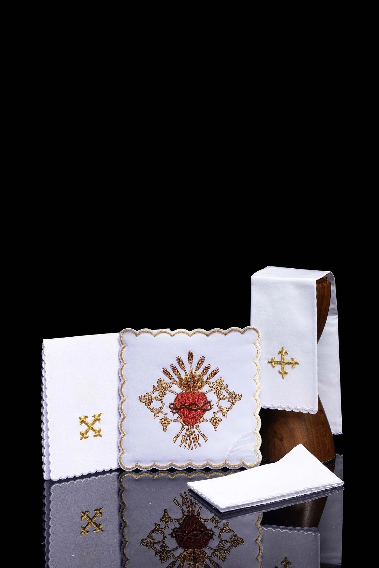 Chalice Linens with Sacred Heart of Jesus