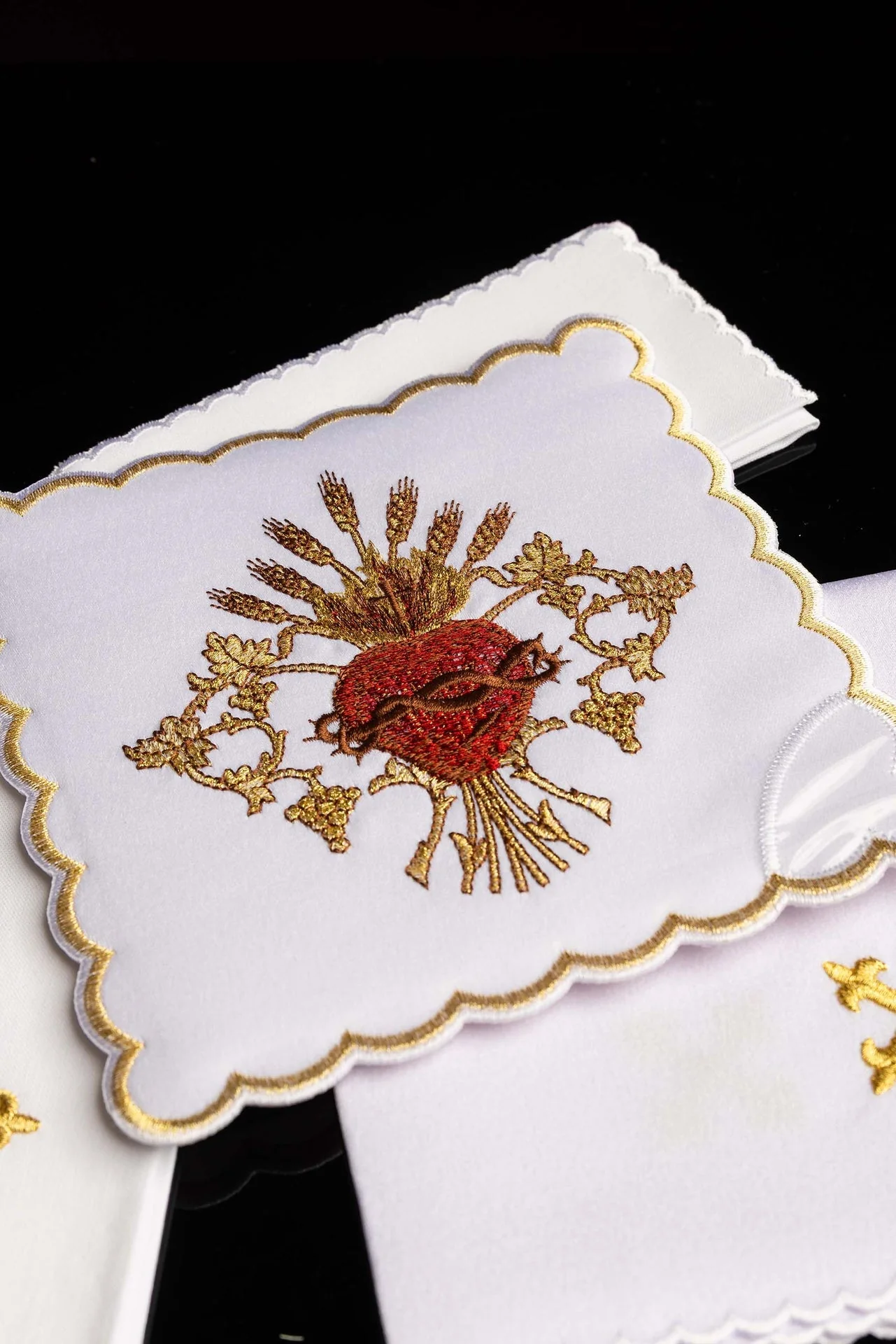 Chalice Linens with Sacred Heart of Jesus - Image 2