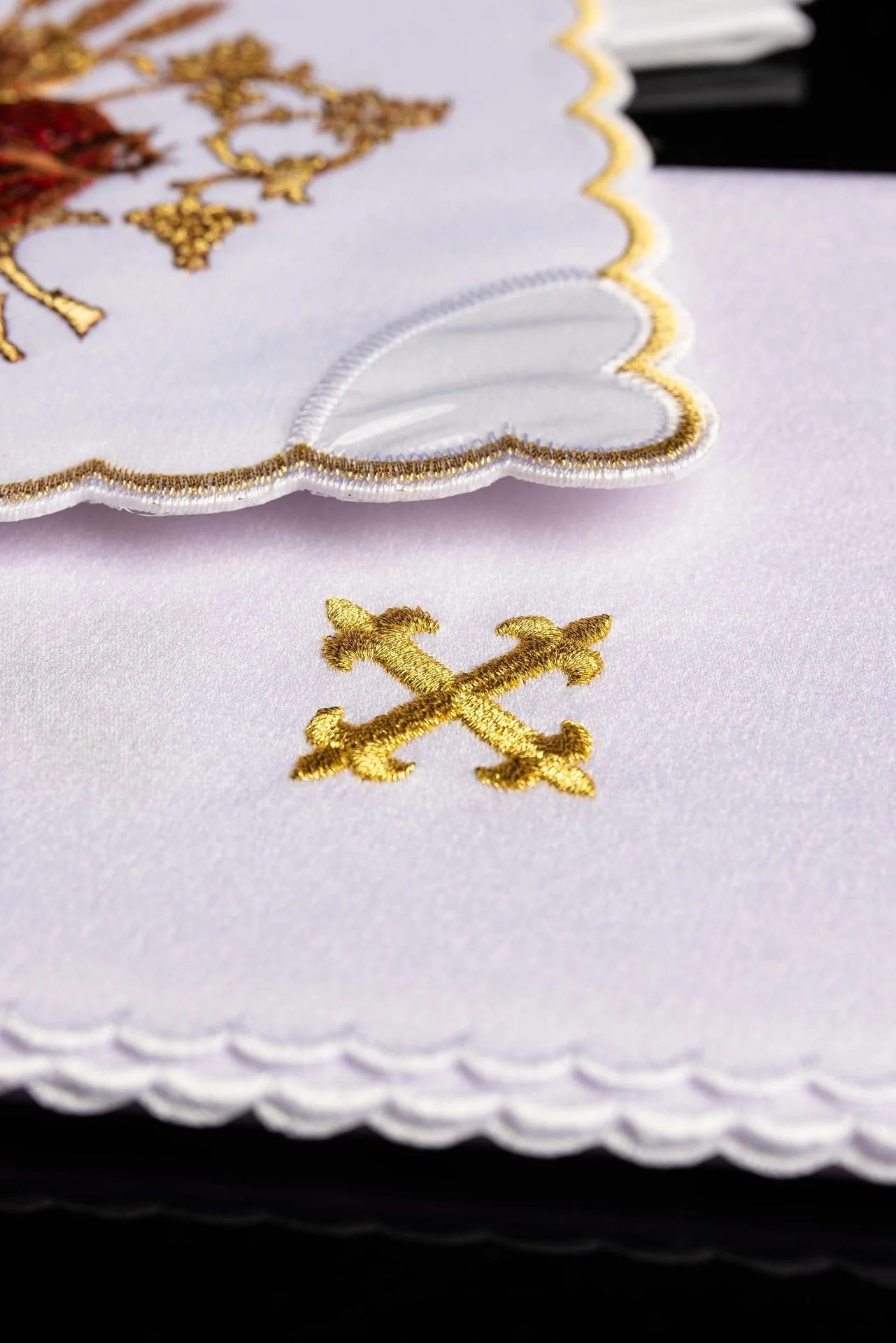 Chalice Linens with Sacred Heart of Jesus - Image 3