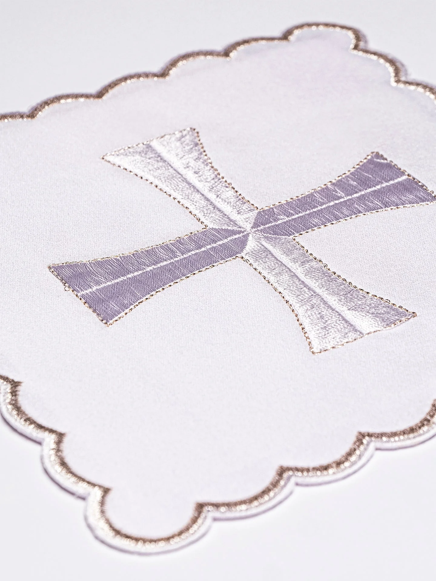 Chalice Linens with simple white embroidered Motif - Image 2