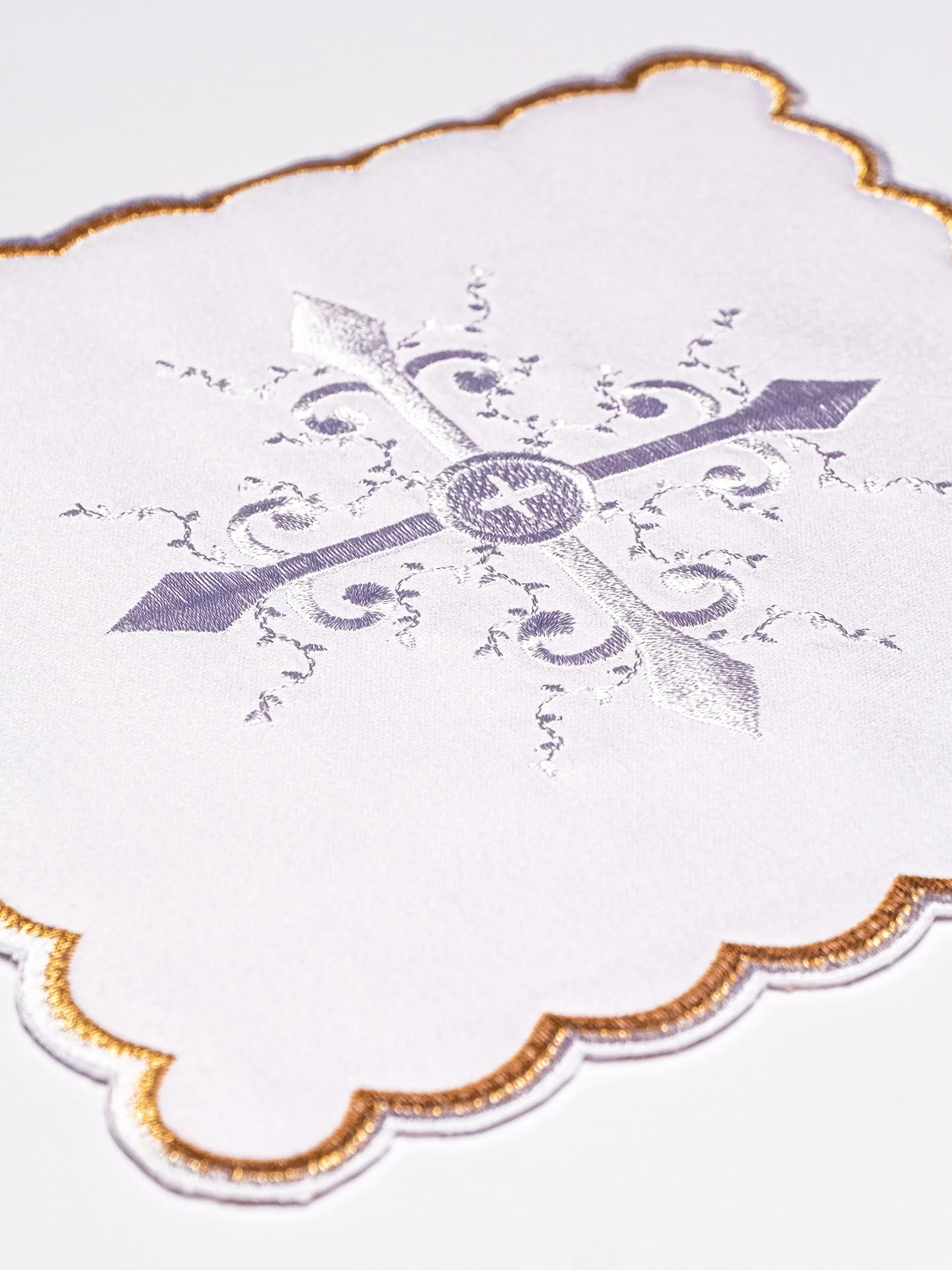 Chalice Linens set with white embroidery - Image 2