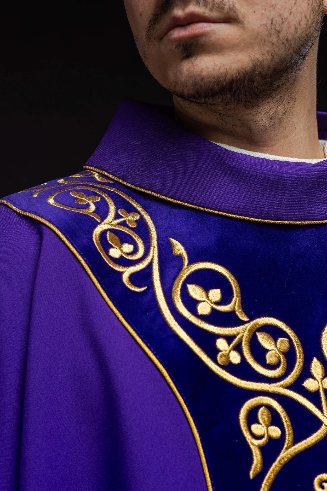 Chasuble decorated with velvet embroidery KOR/169/3 Purple - Image 5
