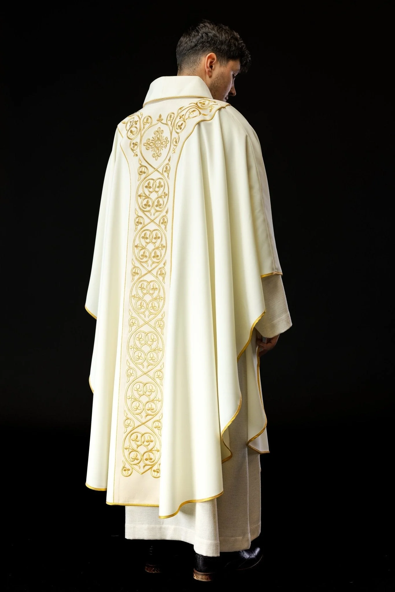 Chasuble decorated with velvet embroidery KOR/169/5 Ecru - Image 7