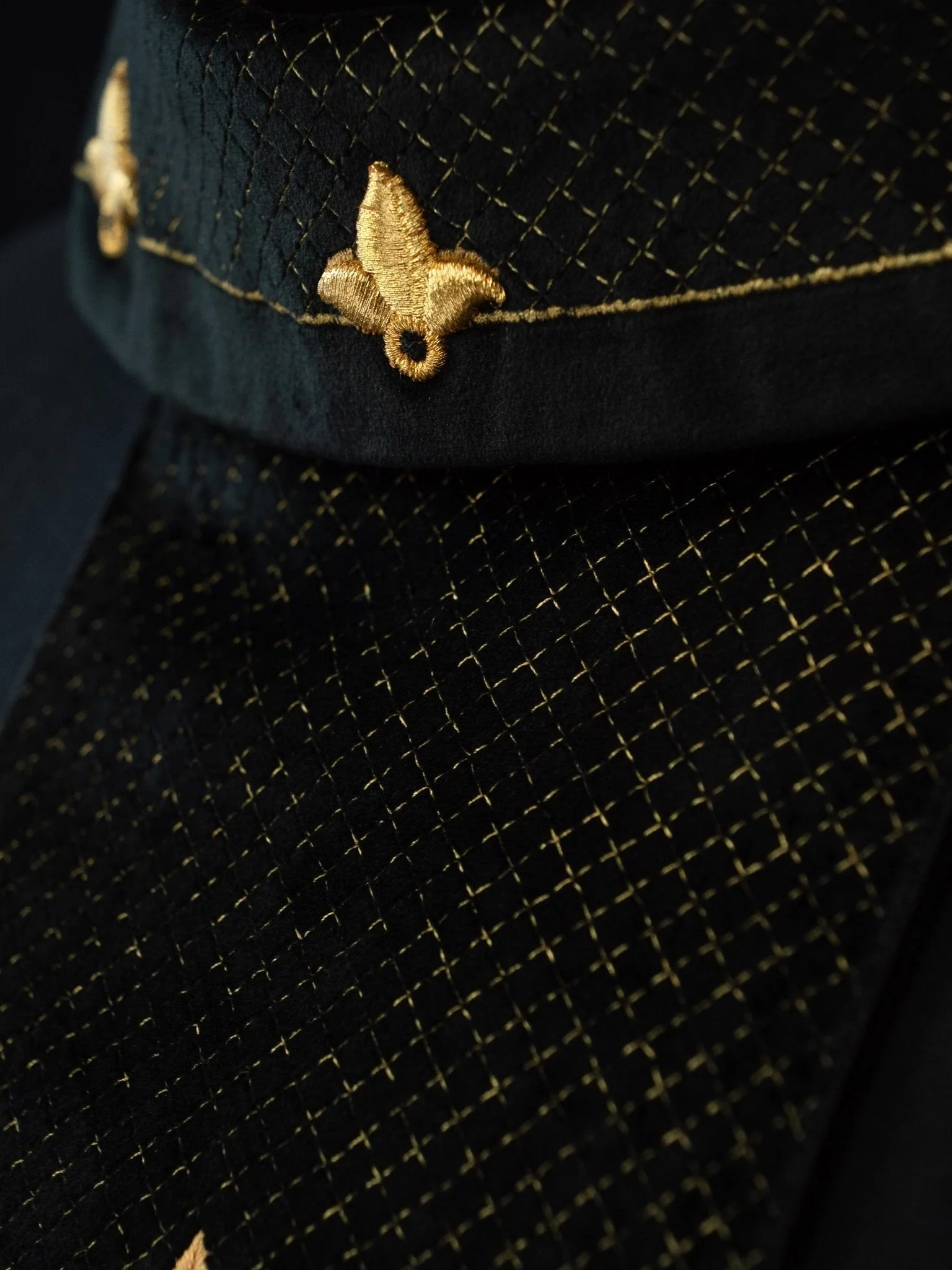 Chasuble embroidered on velvet with the symbol of the Black Cross - Image 5