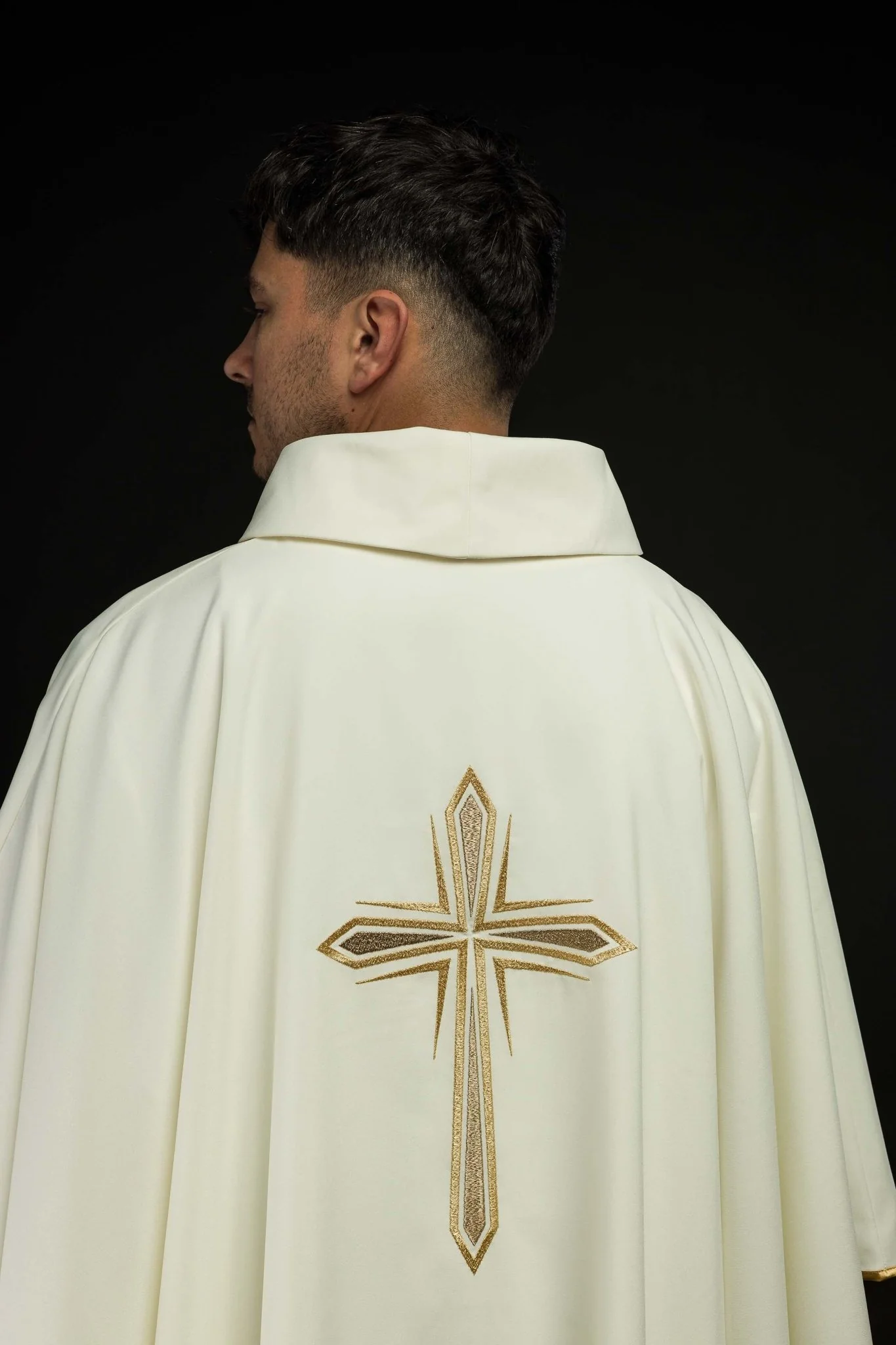 Chasuble embroidered with cross motif in ecru - Image 5