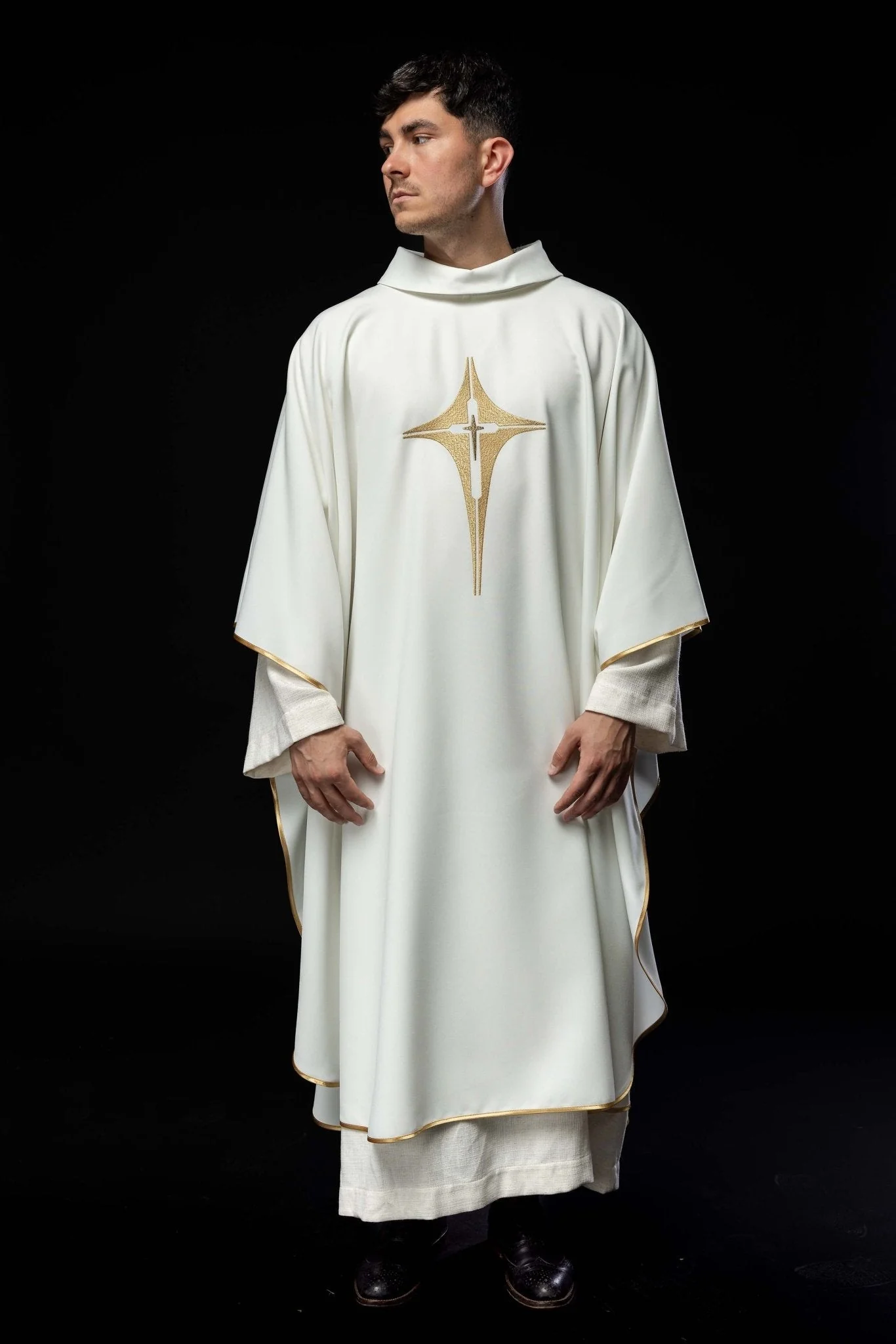 Chasuble embroidered with cross pattern in ecru - Image 2