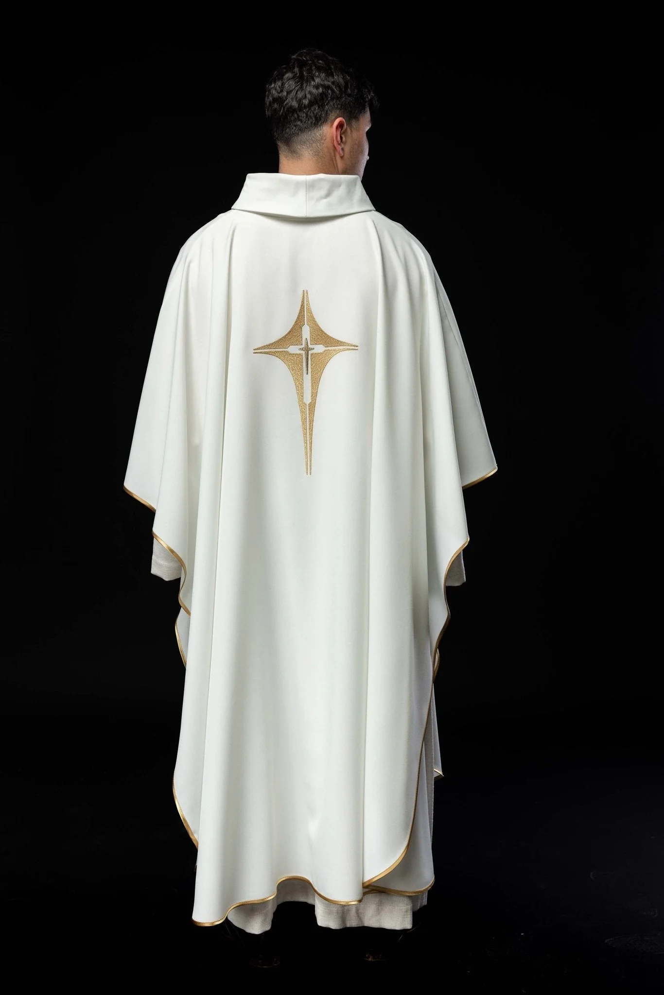 Chasuble embroidered with cross pattern in ecru - Image 6
