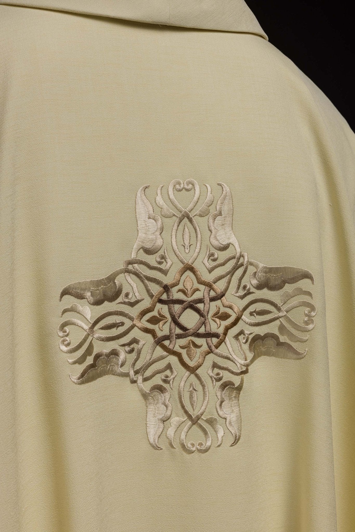 Chasuble embroidered with Cross pattern in ecru - Image 6