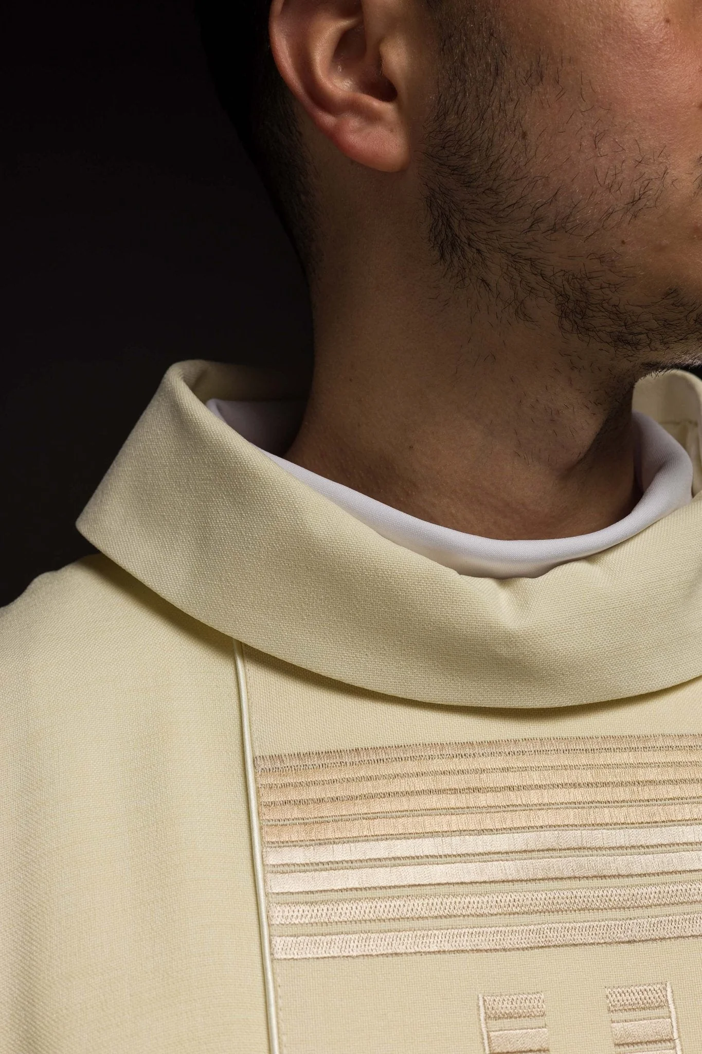 Chasuble embroidered with Crosses in ecru - Image 5
