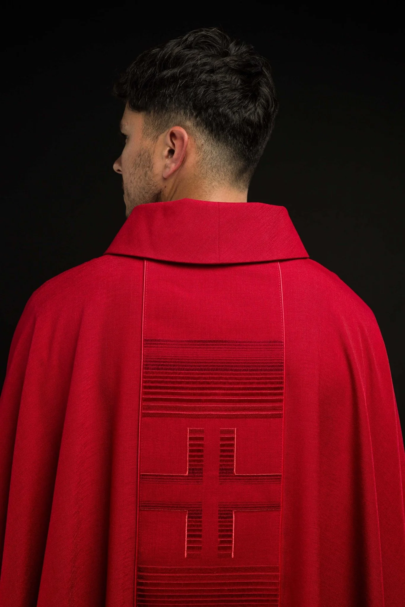 Chasuble embroidered with Crosses in red - Image 6