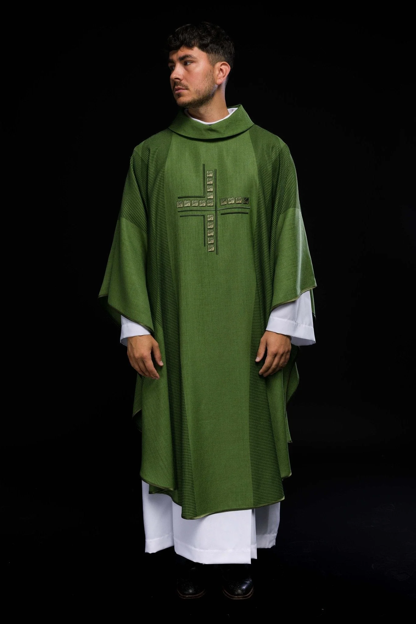 Chasuble embroidered with green print and embroidery - Image 8