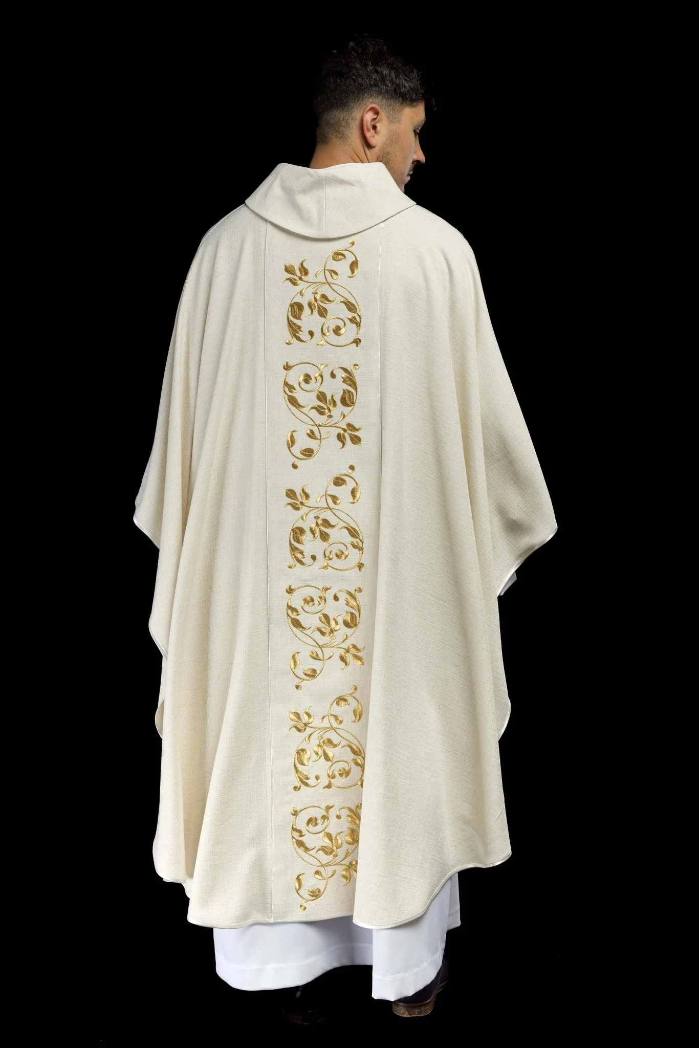 Chasuble embroidered with Holy Family motif in gold - Image 7