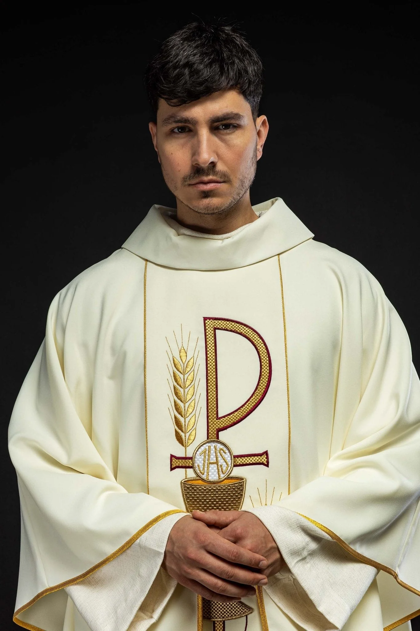 Chasuble embroidered with IHS Chalice pattern in ecru - Image 2
