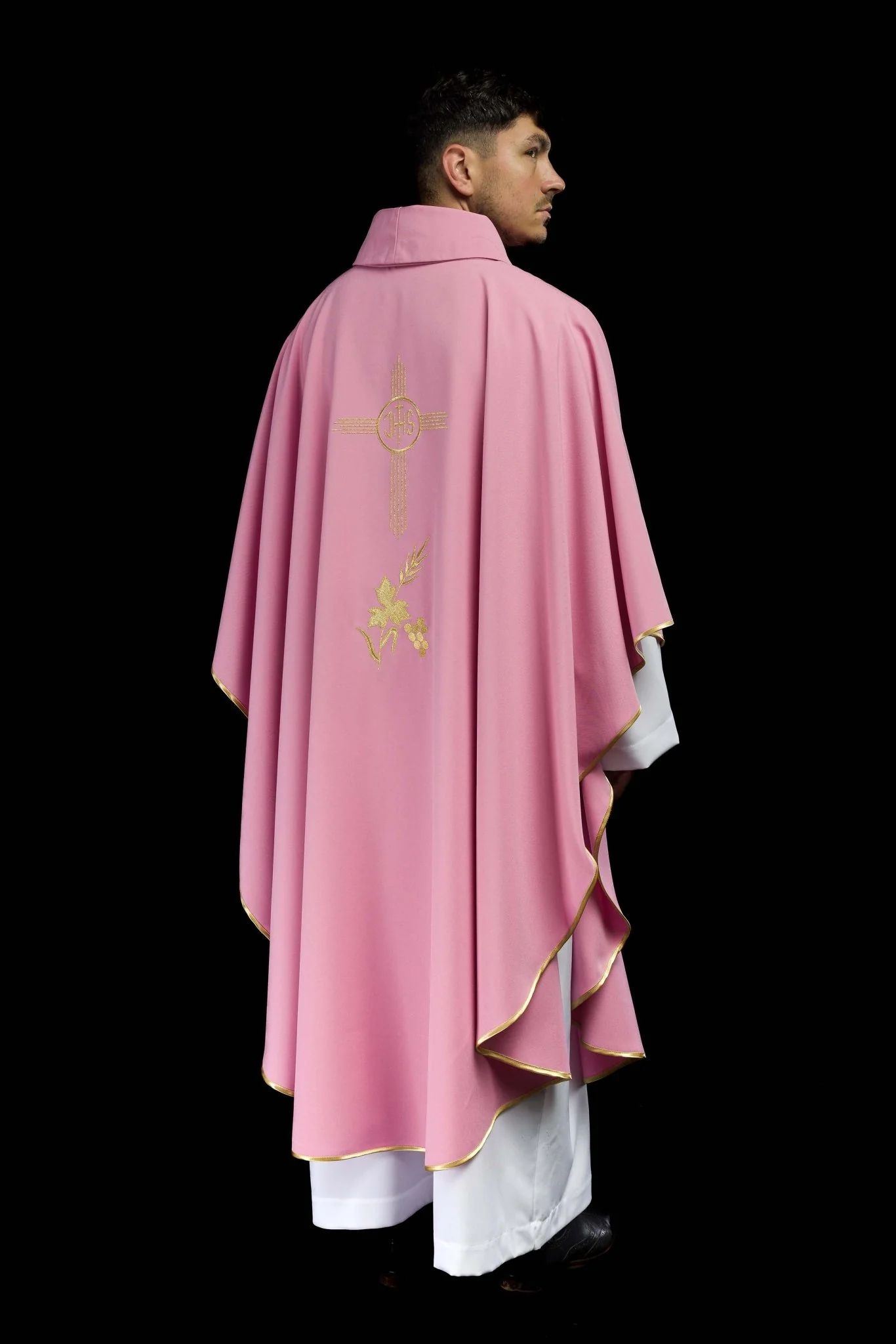 Chasuble embroidered with IHS pattern in pink - Image 6