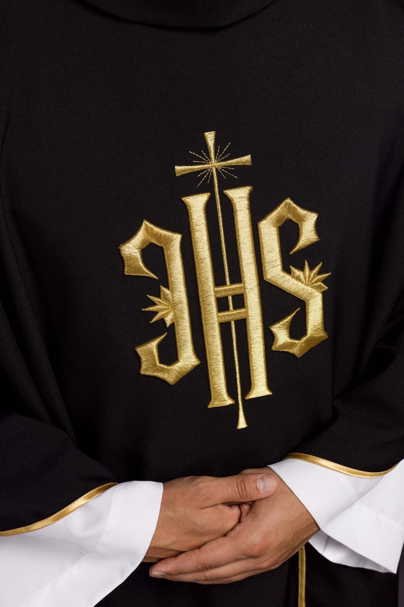 Chasuble embroidered with IHS symbol in black - Image 3