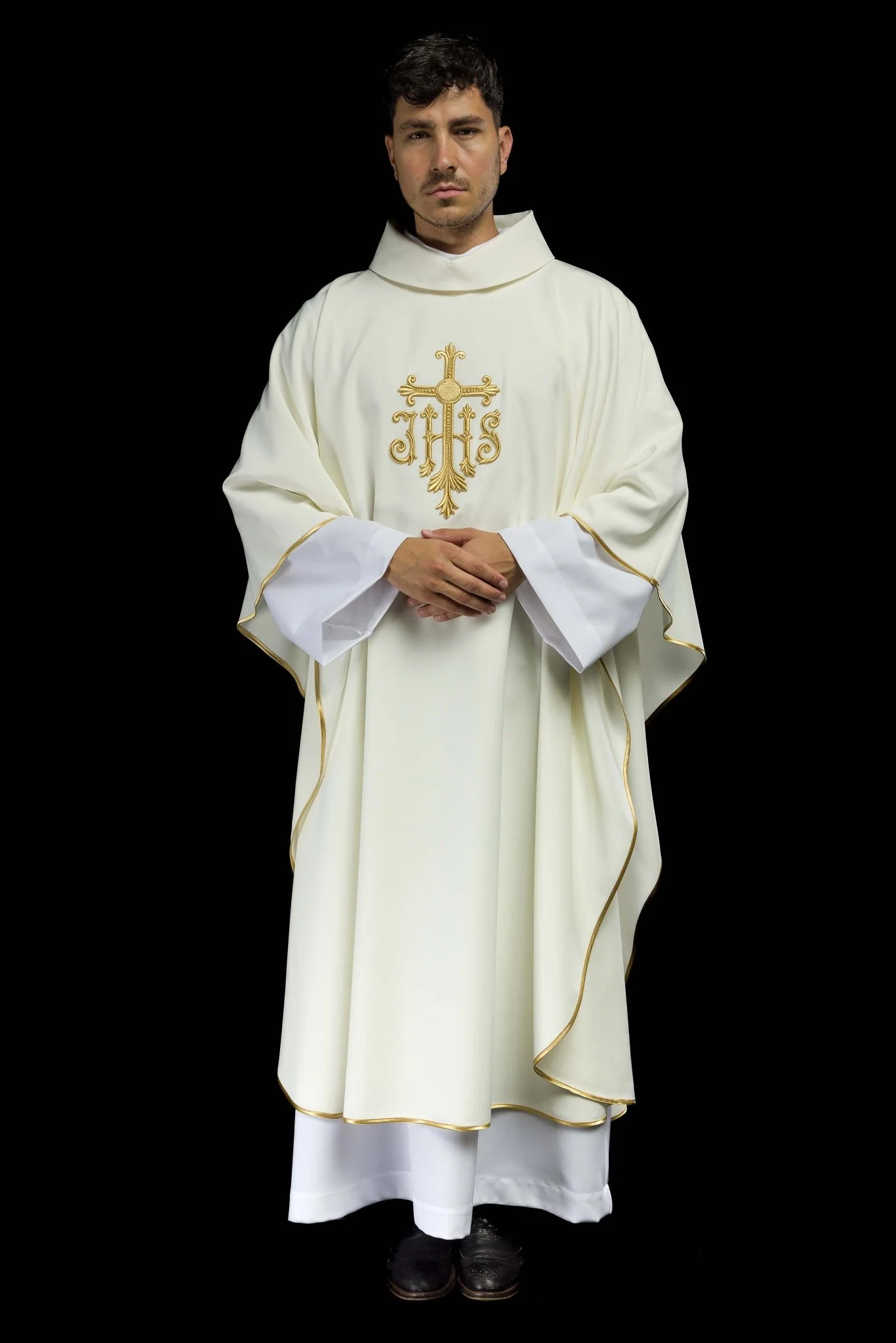 Chasuble embroidered with IHS symbol in ecru - Image 8