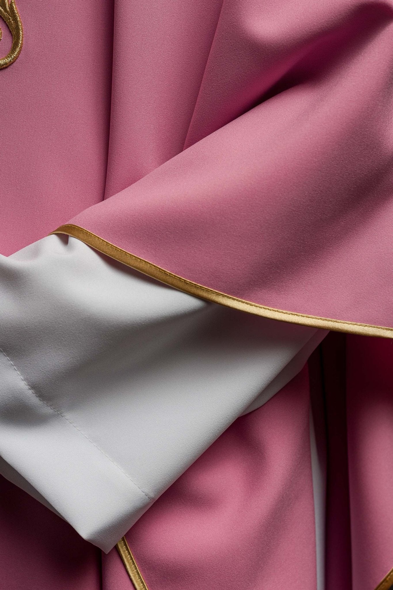 Chasuble embroidered with IHS symbol in pink - Image 4