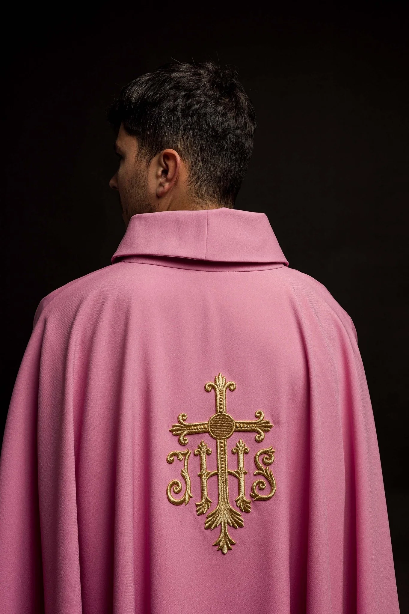 Chasuble embroidered with IHS symbol in pink - Image 7