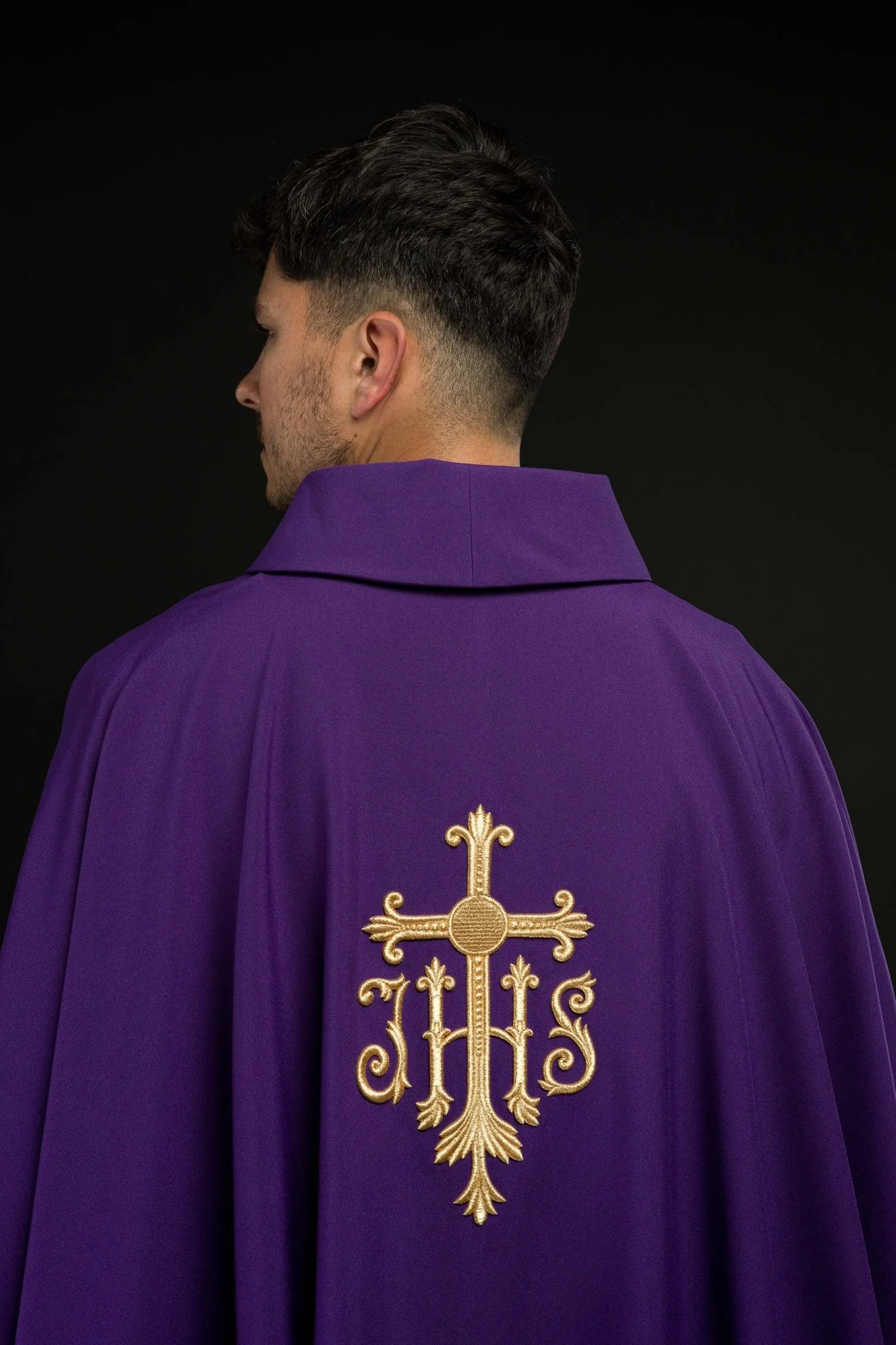 Chasuble embroidered with IHS symbol in purple - Image 7
