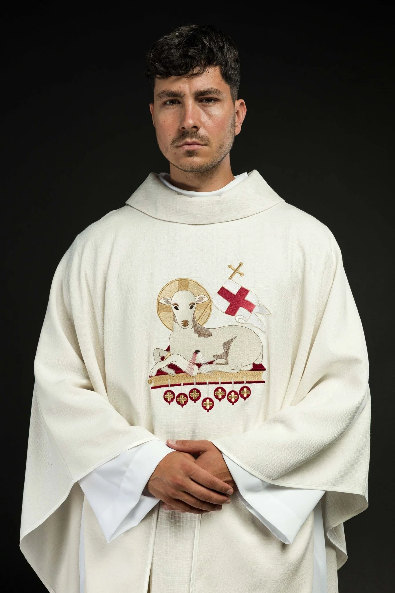 Chasuble embroidered with Lamb symbol in ecru