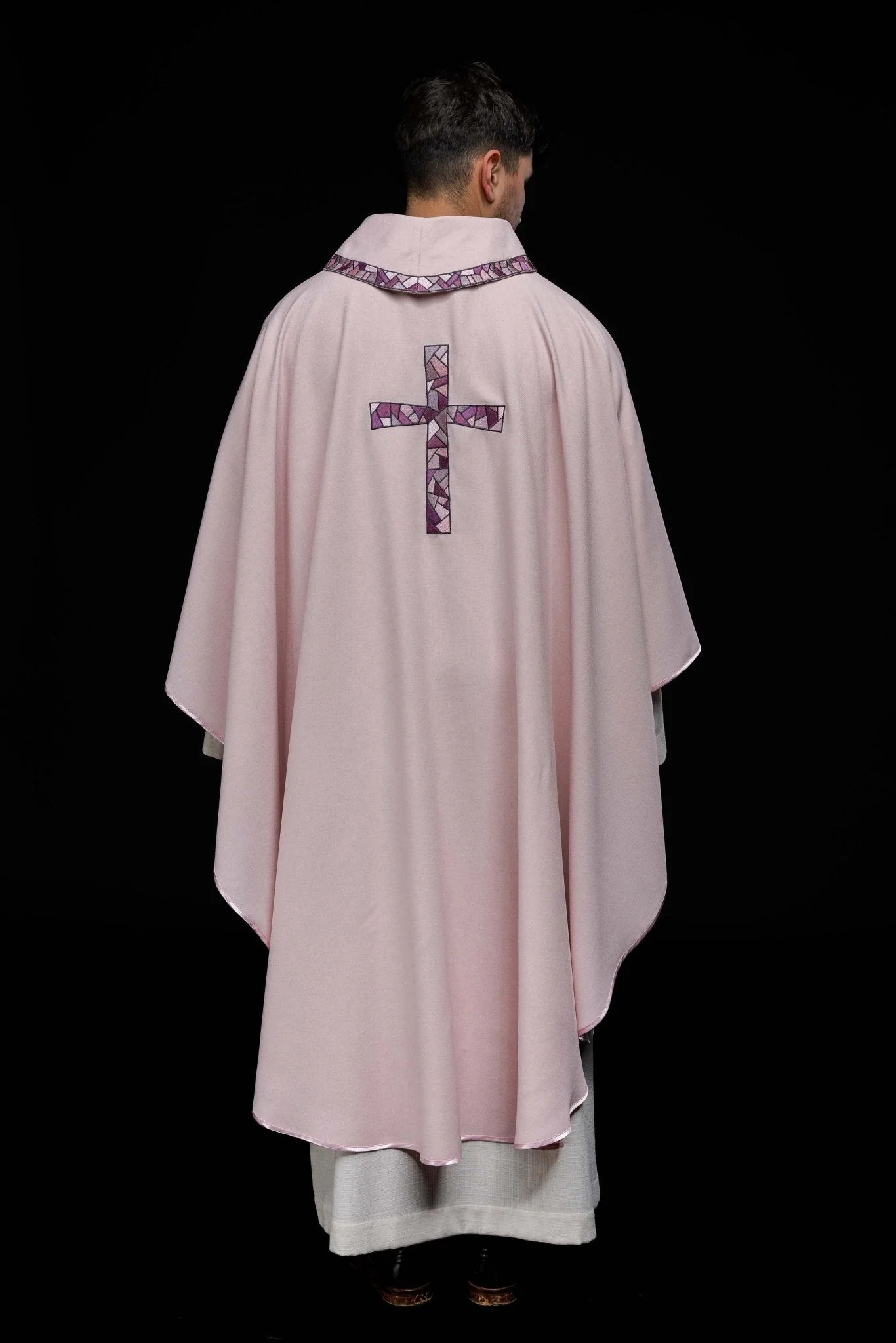 Pink embroidered chasuble with mosaic cross - Image 8