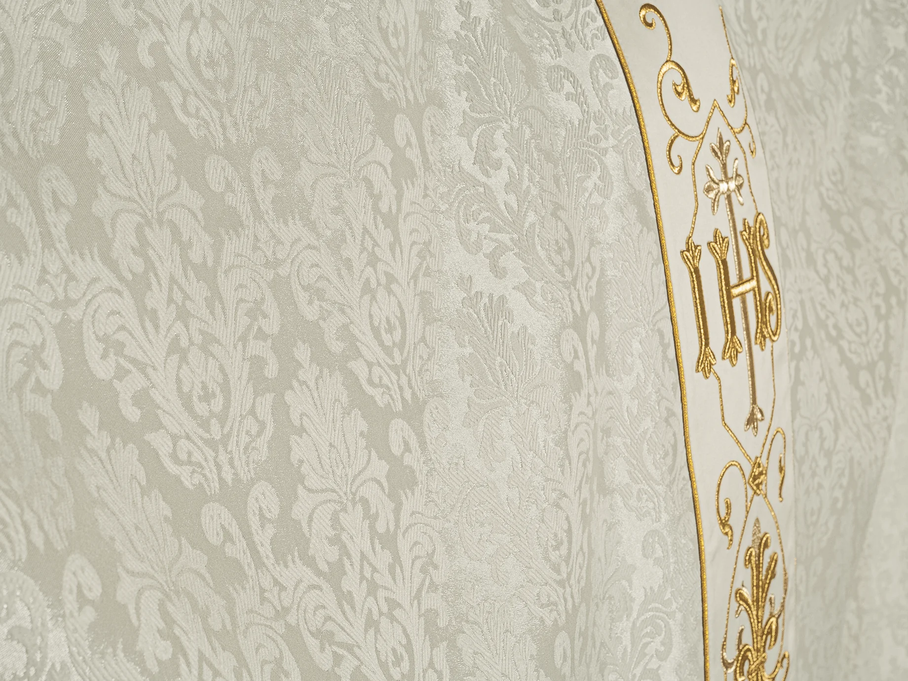 Ecru chasuble made of jaquard texture - Image 8
