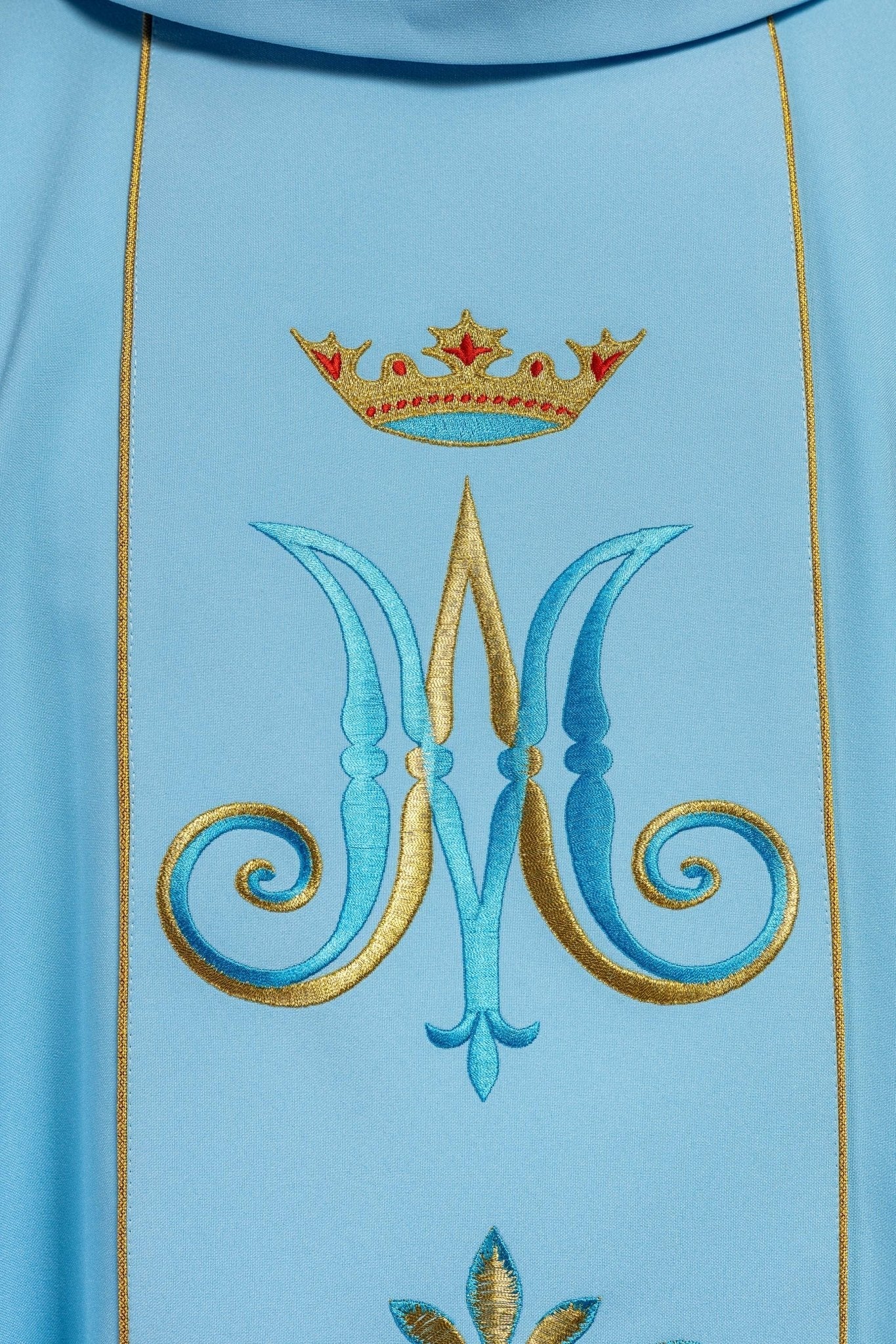Chasuble embroidered with the Marian motif in blue - Image 3