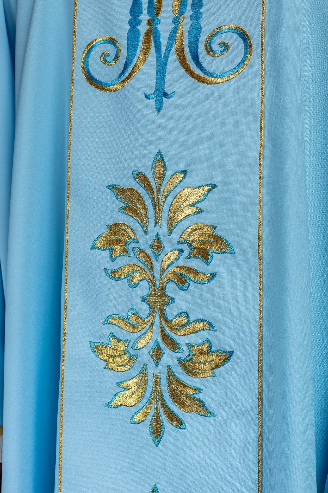 Chasuble embroidered with the Marian motif in blue - Image 4