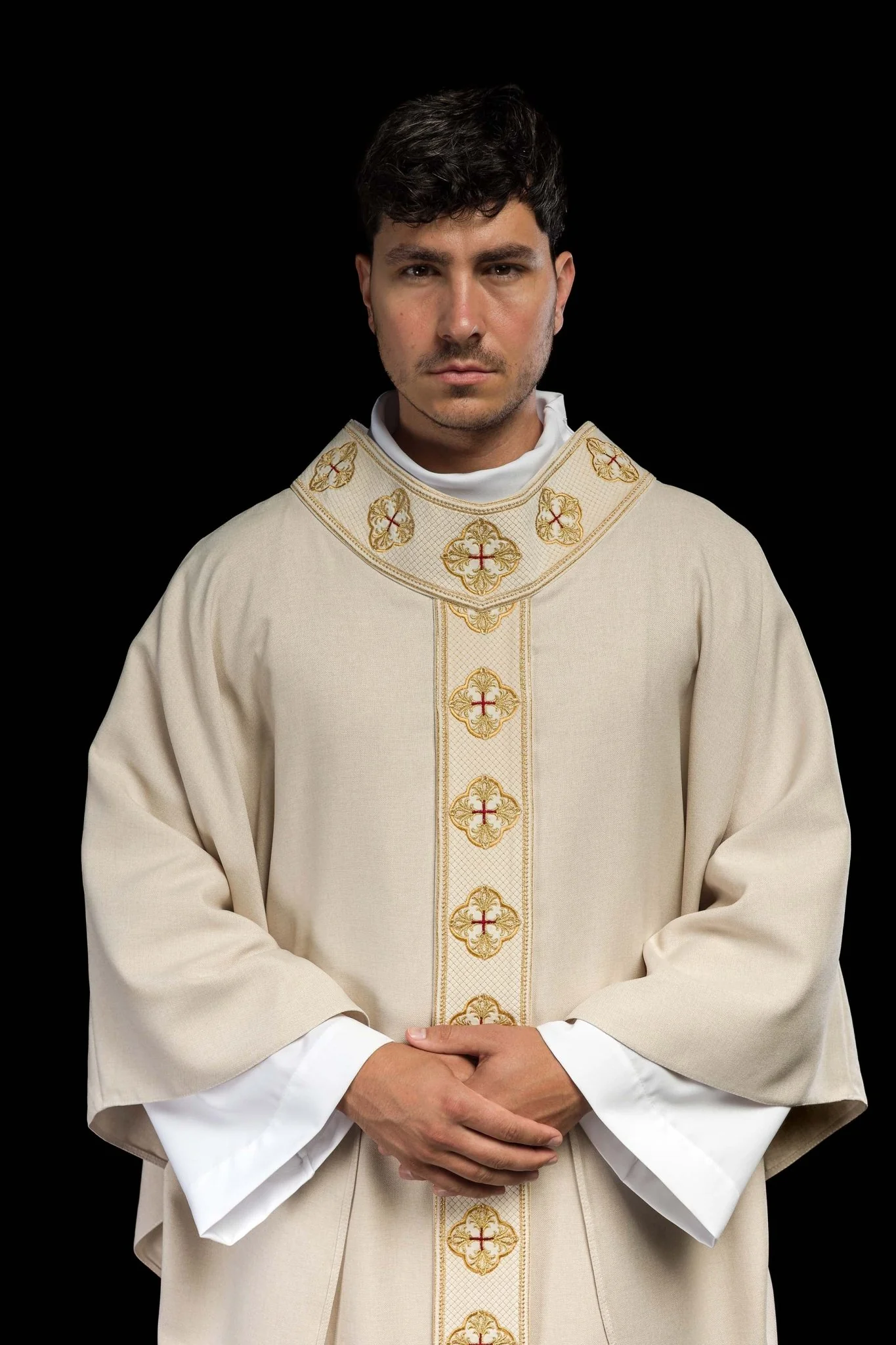 Chasuble in ecru color with embroidered belt and collar in crosses