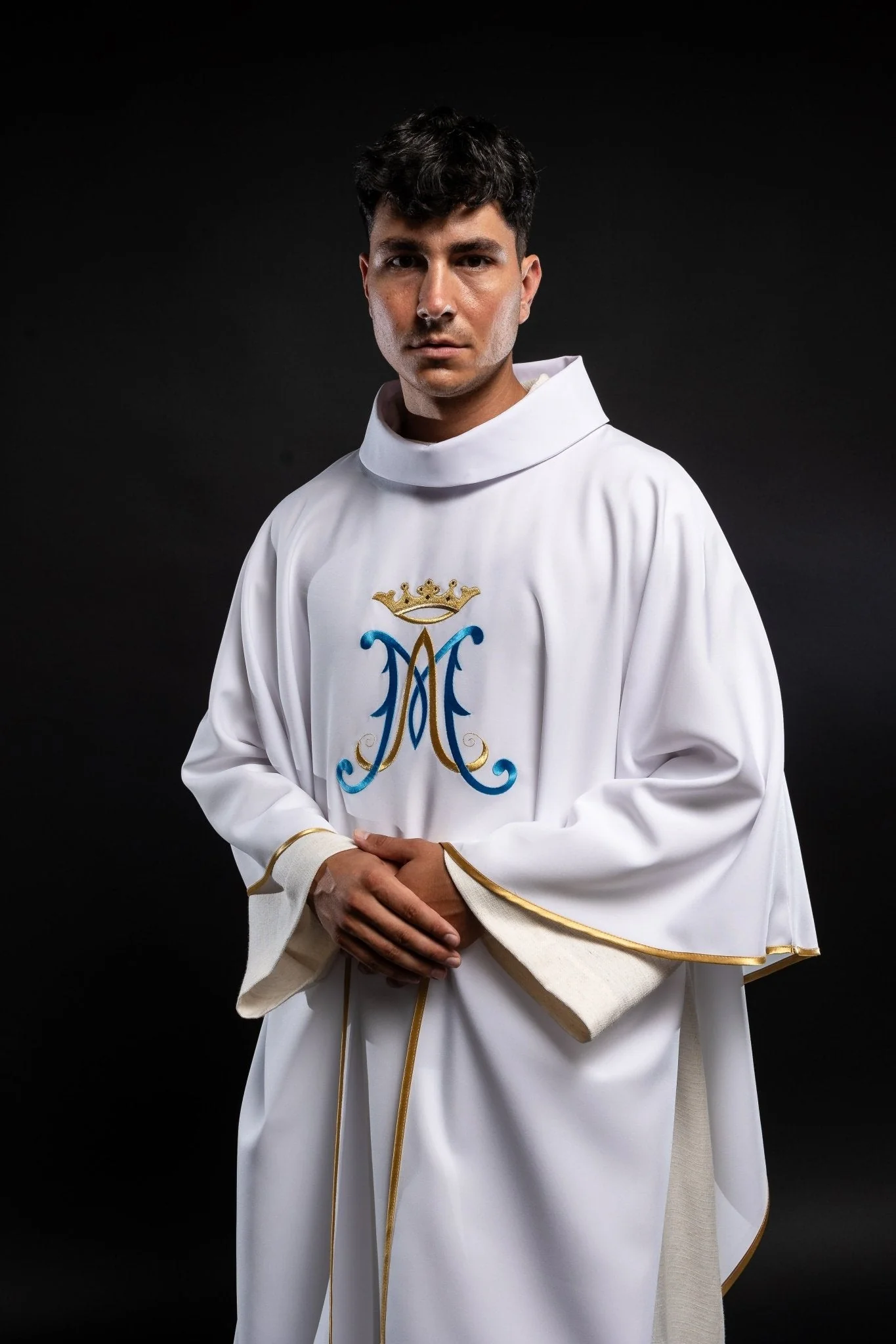 White chasuble embroidered with a Marian motif - Image 4