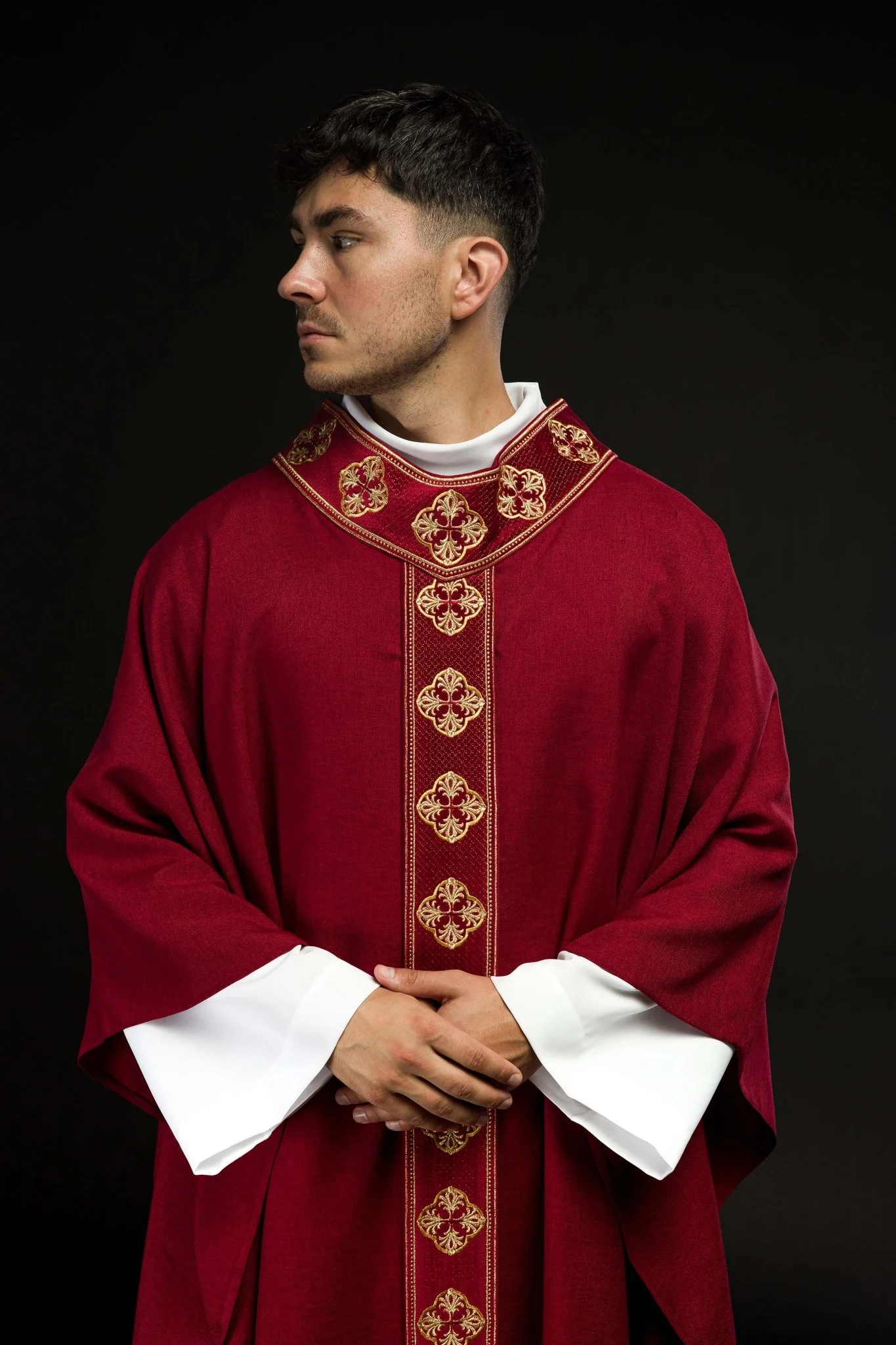 Chasuble in red with embroidered belt and crosses on the collar