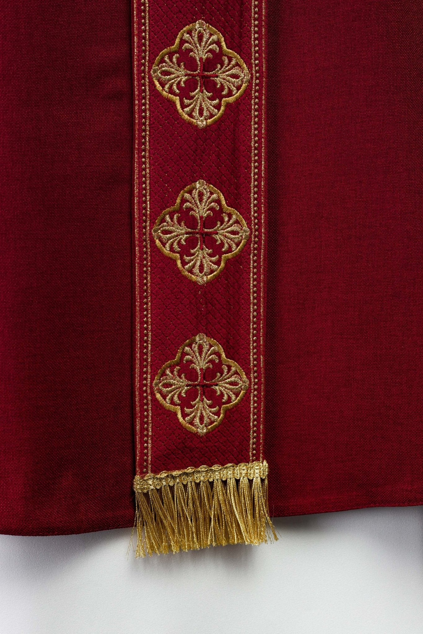 Chasuble in red with embroidered belt and crosses on the collar - Image 4