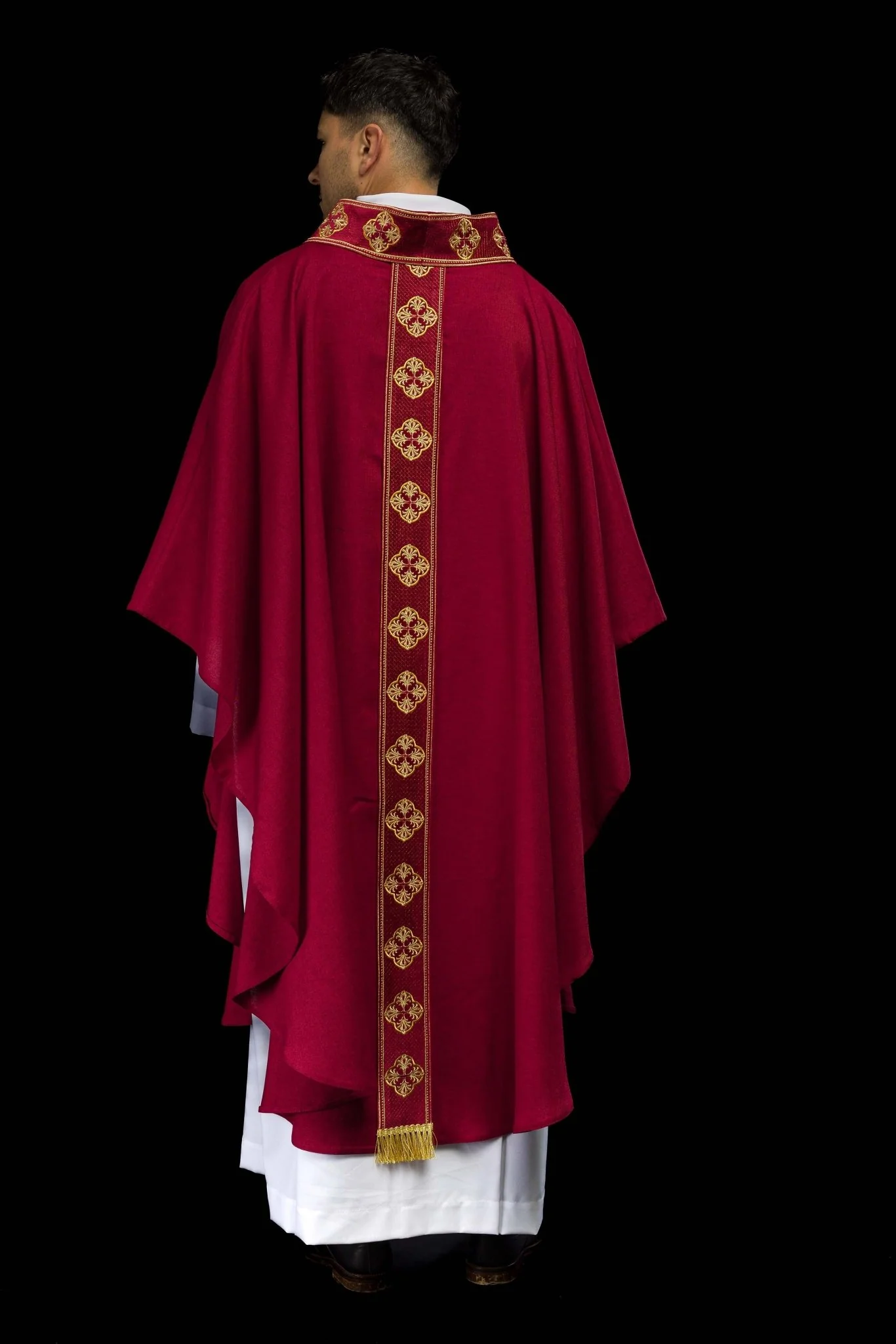Chasuble in red with embroidered belt and crosses on the collar - Image 9
